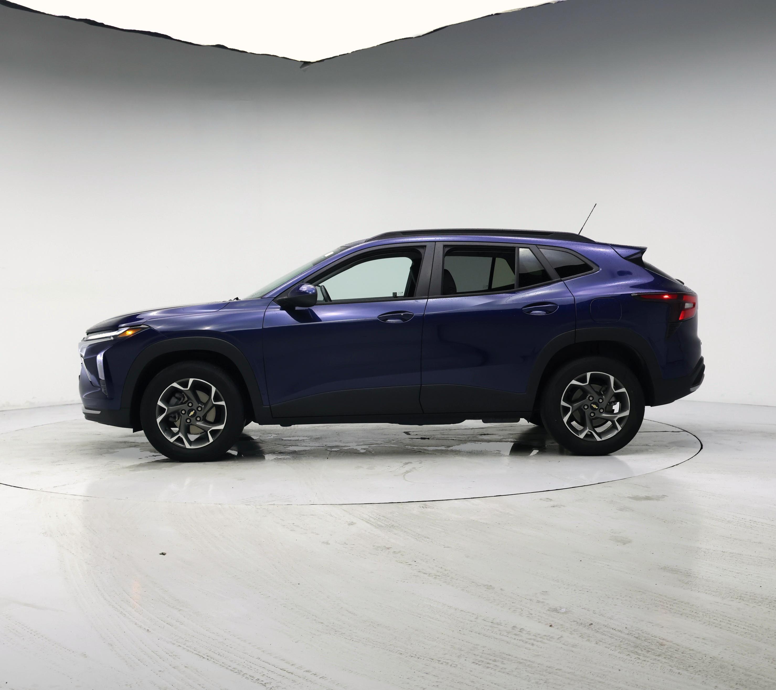 Thumbnail: 2024 Chevrolet Trax - 3