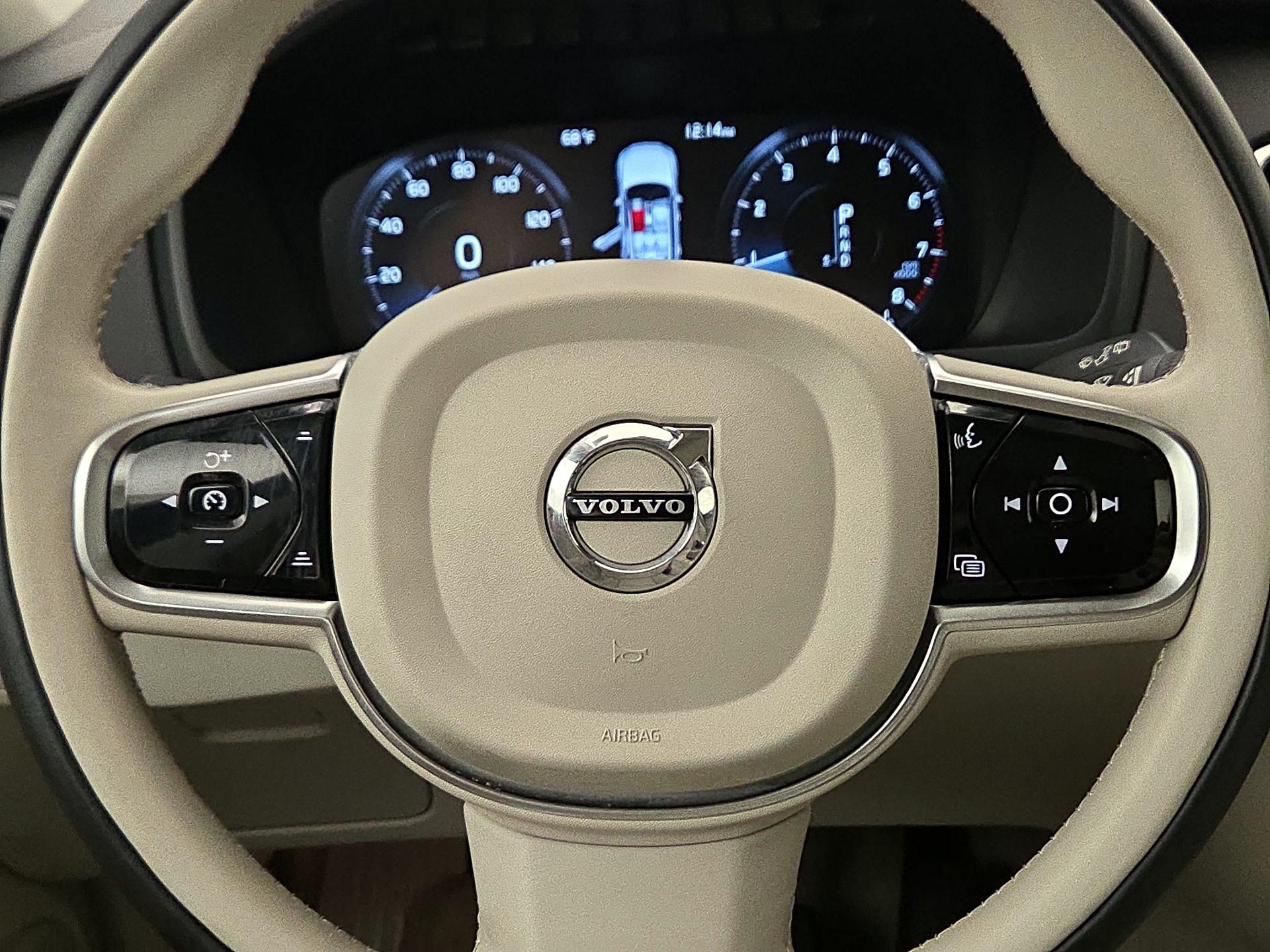 Thumbnail: 2016 Volvo XC90 - 10