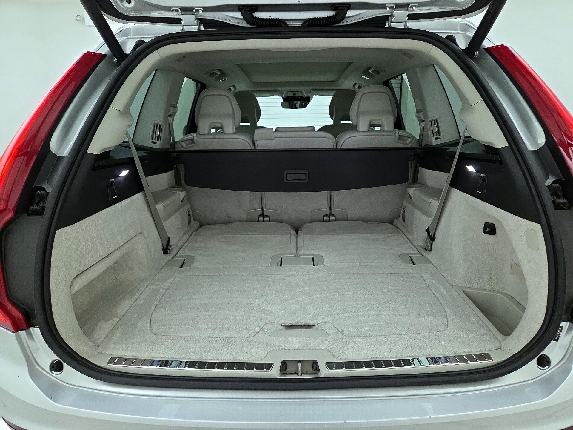Thumbnail: 2016 Volvo XC90 - 17