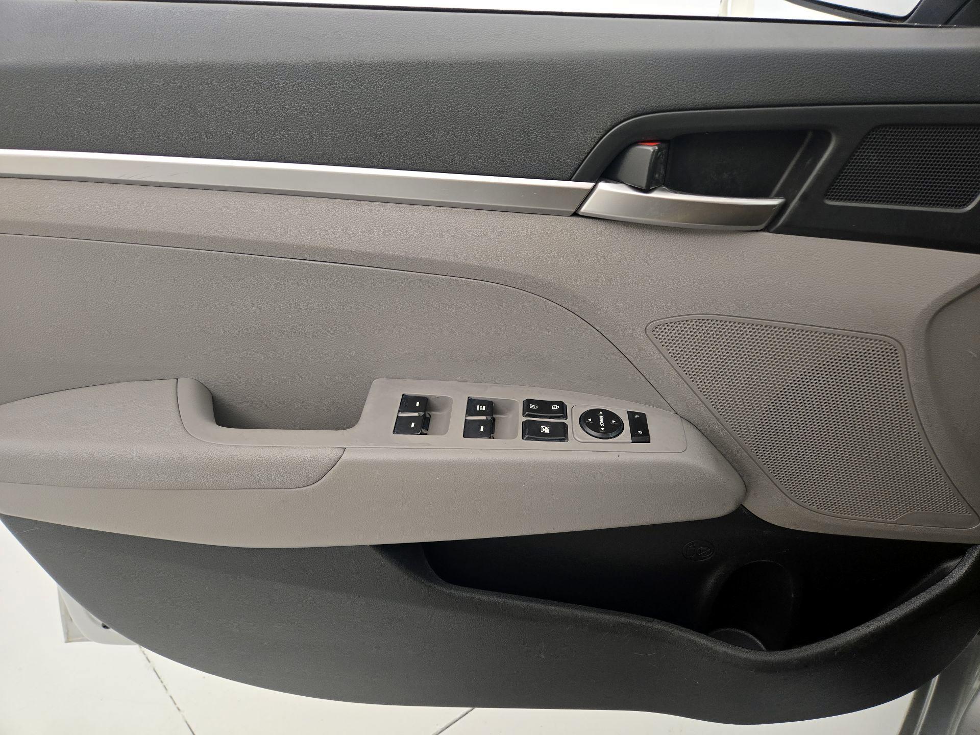 Thumbnail: 2019 Hyundai Elantra - 12