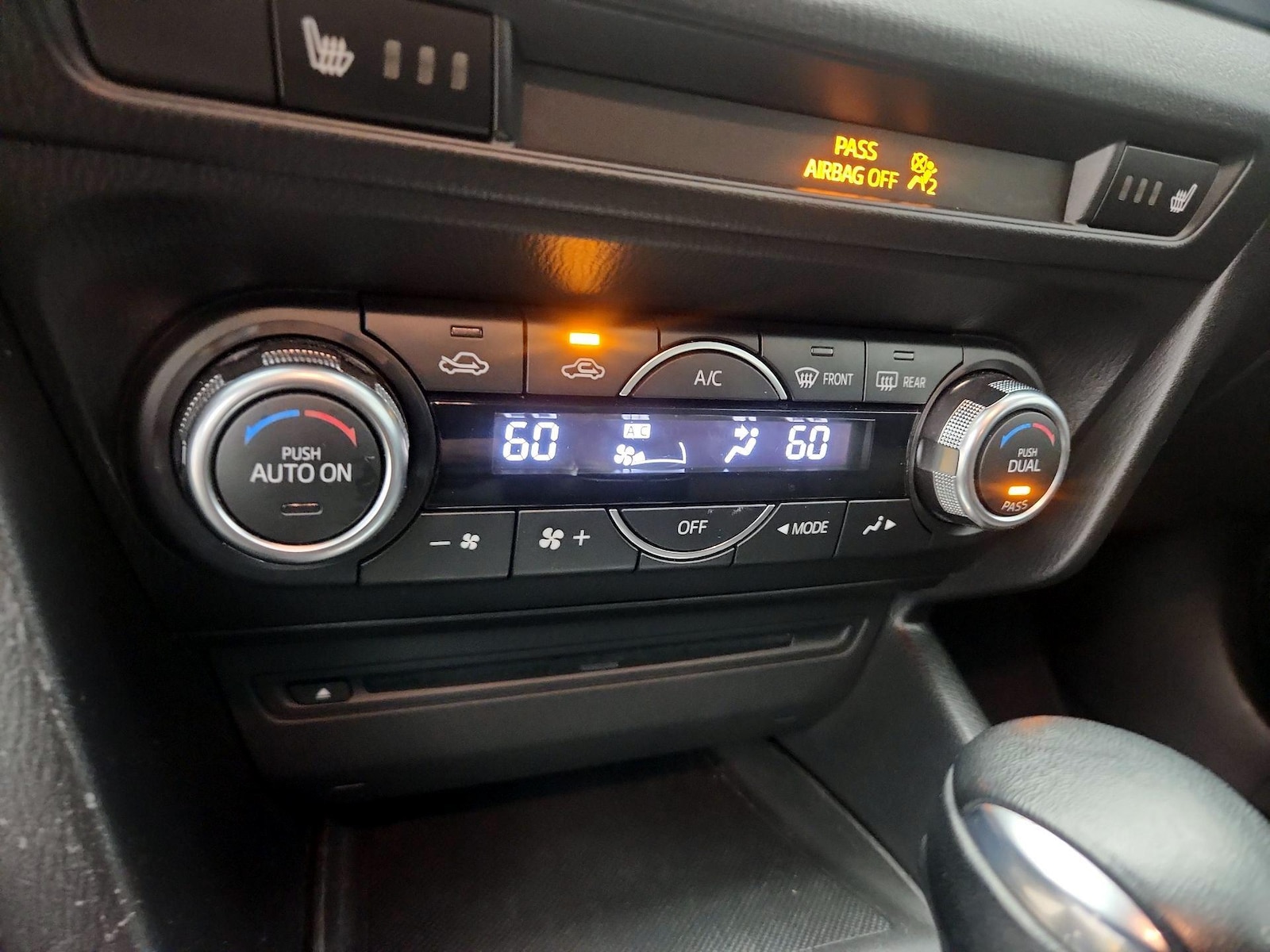 2016 Mazda MAZDA3 s Grand Touring - Photo 18