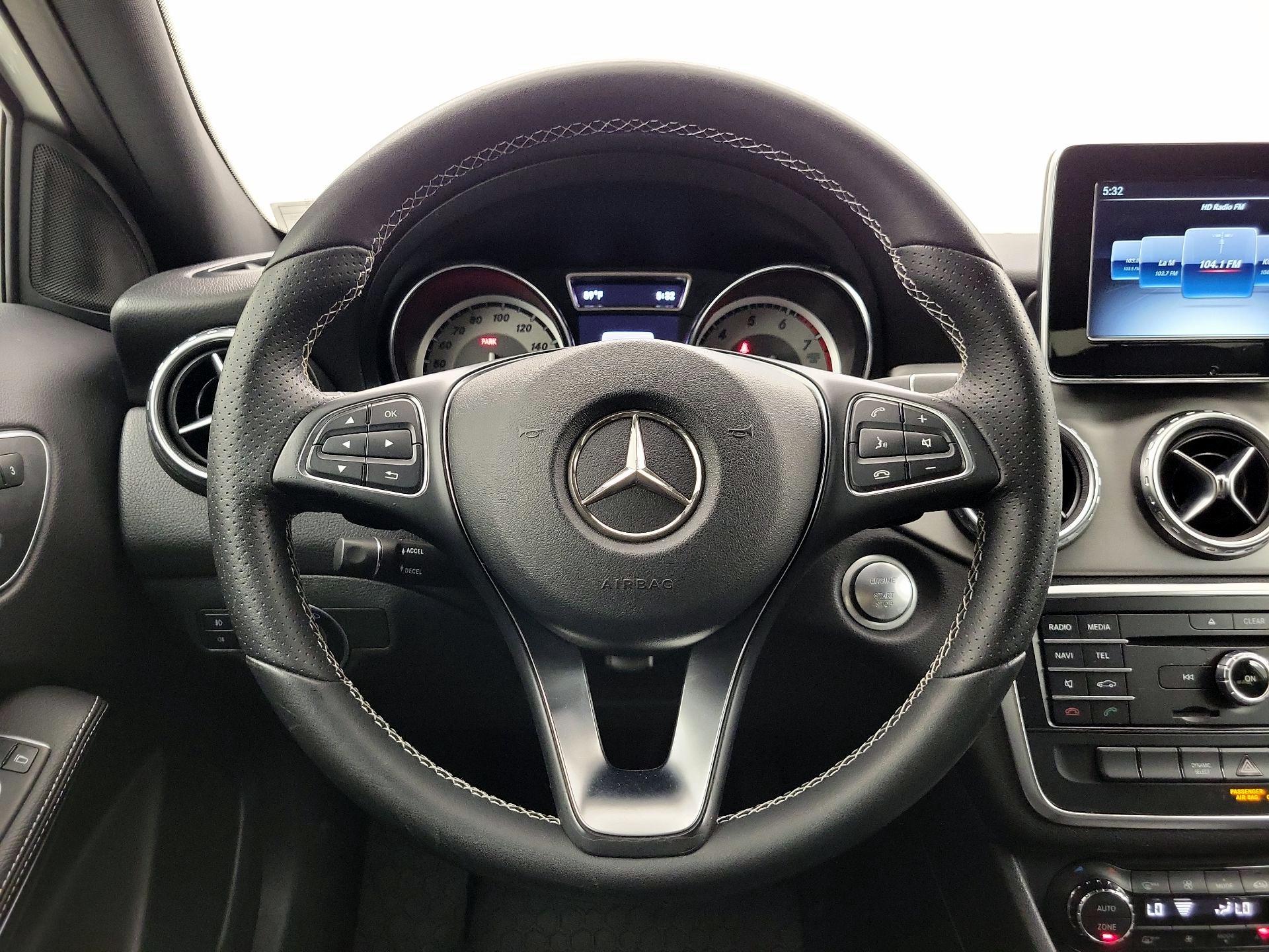 Thumbnail: 2017 Mercedes-Benz GLA - 10