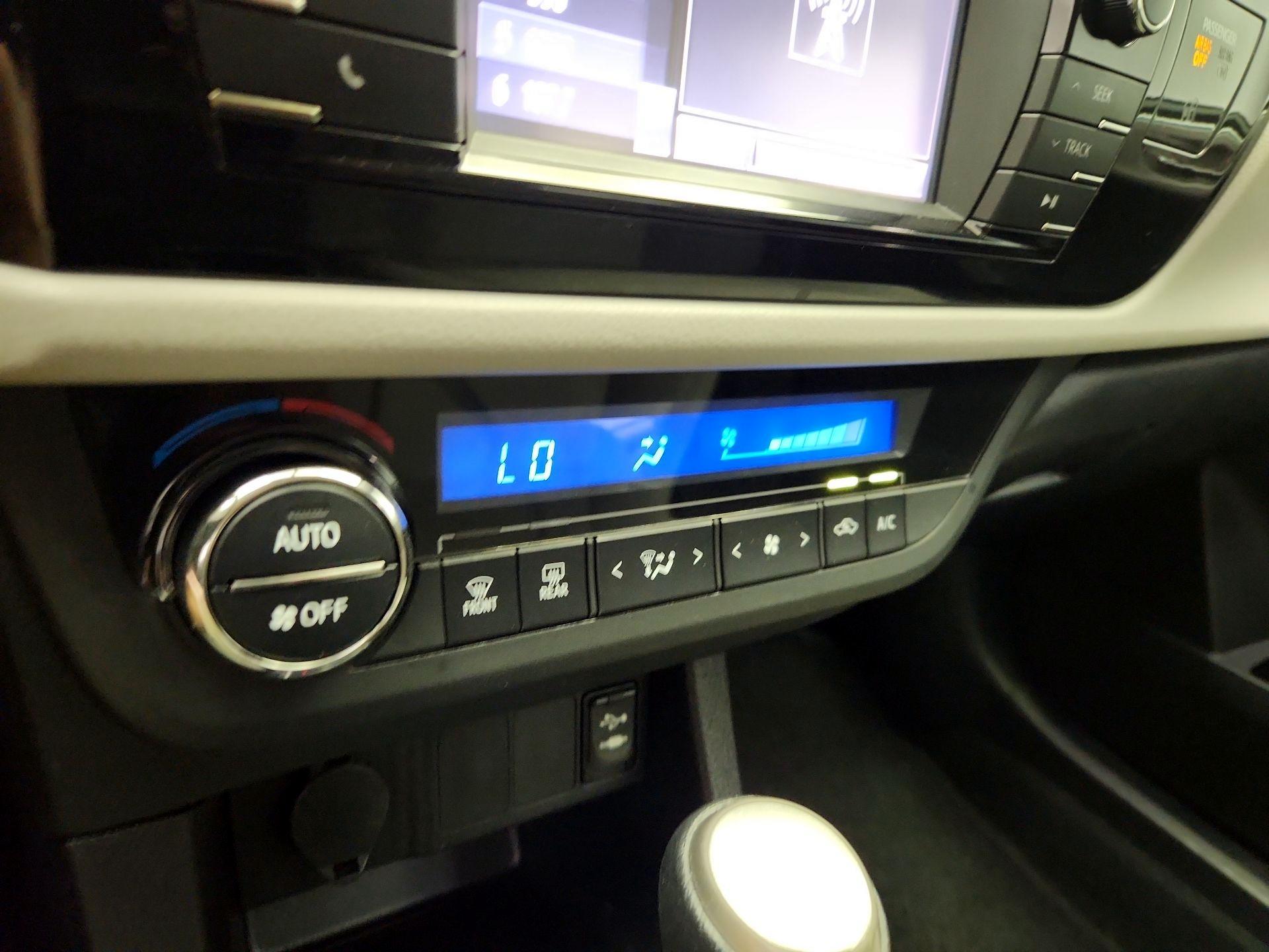 Thumbnail: 2014 Toyota Corolla - 16