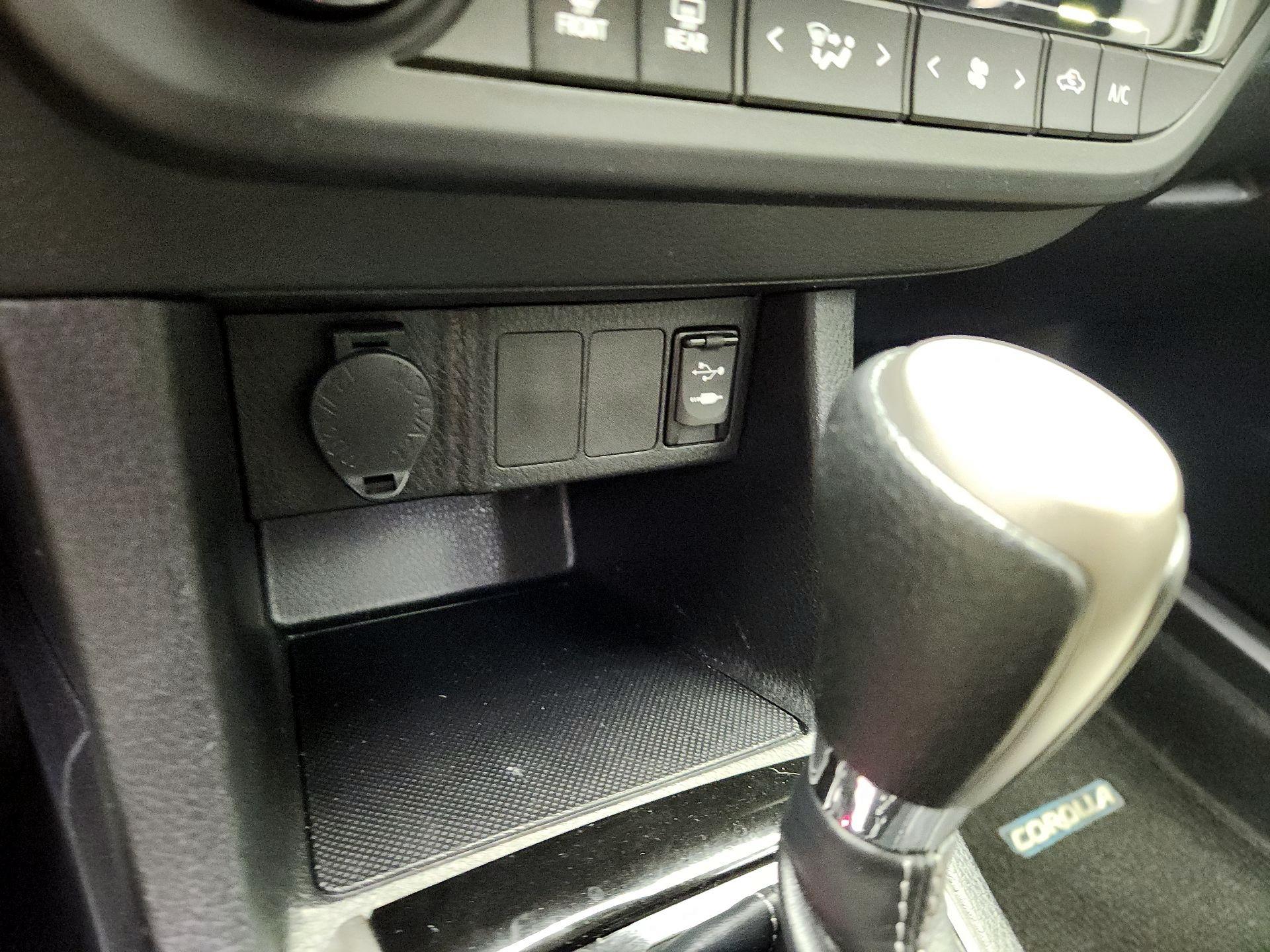 Thumbnail: 2014 Toyota Corolla - 18