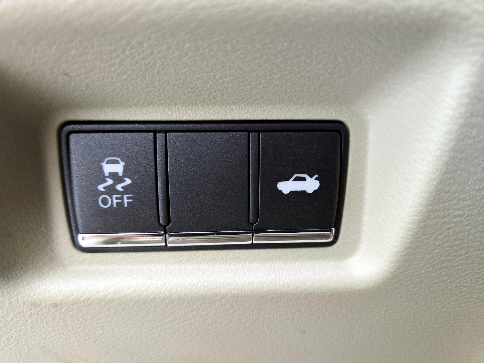 Thumbnail: 2014 INFINITI Q50 - 13