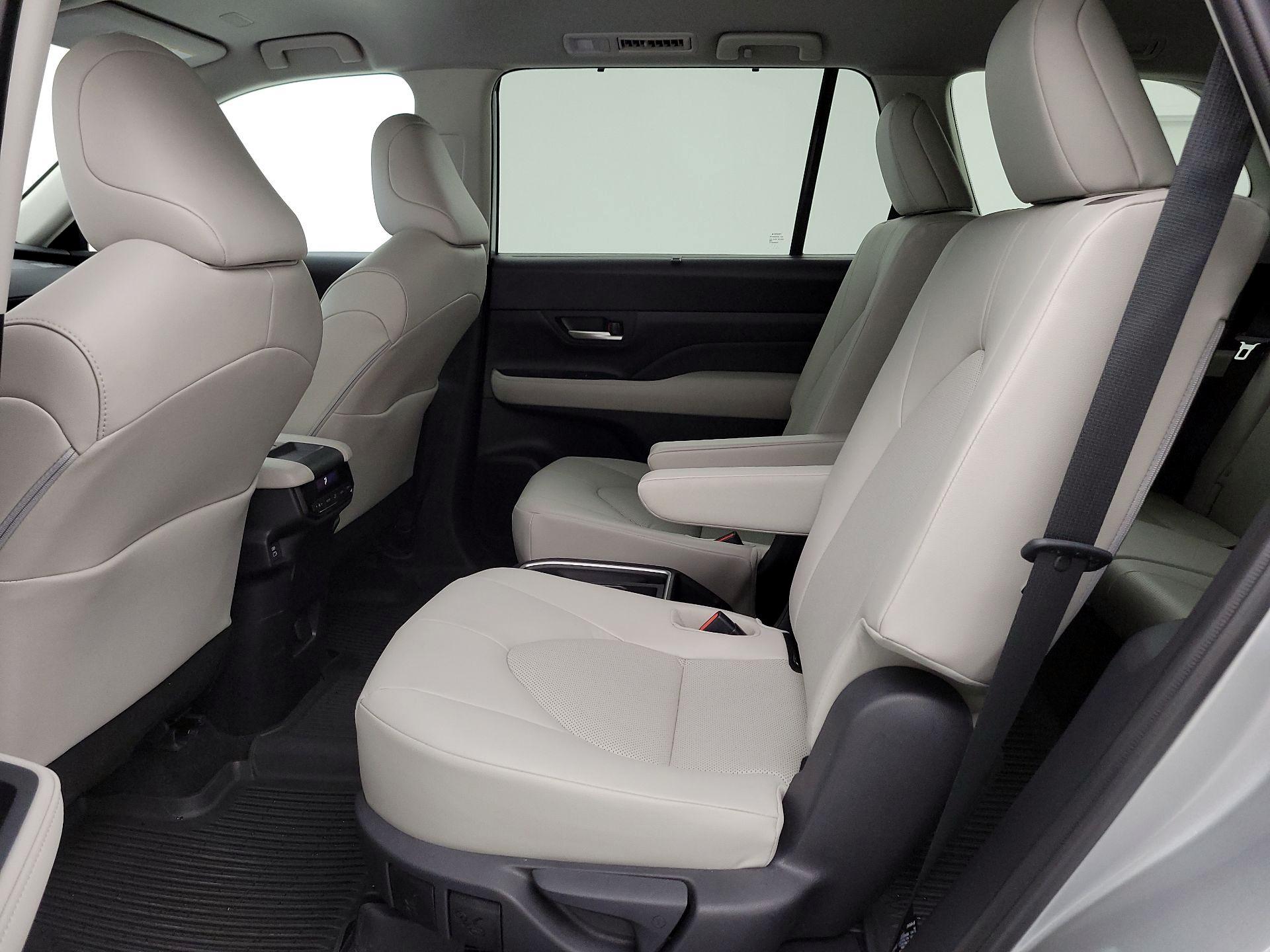Thumbnail: 2026 Toyota Highlander - 20