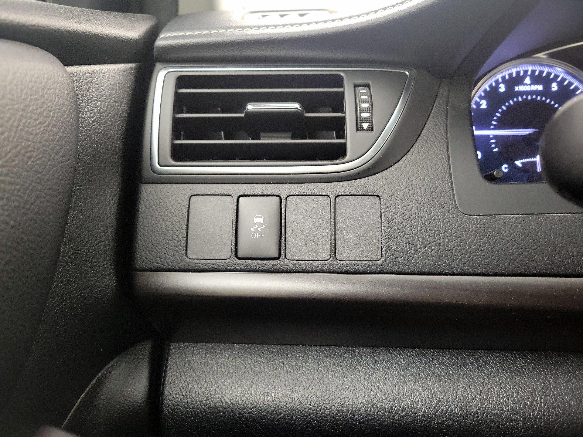 Thumbnail: 2017 Toyota Camry - 13