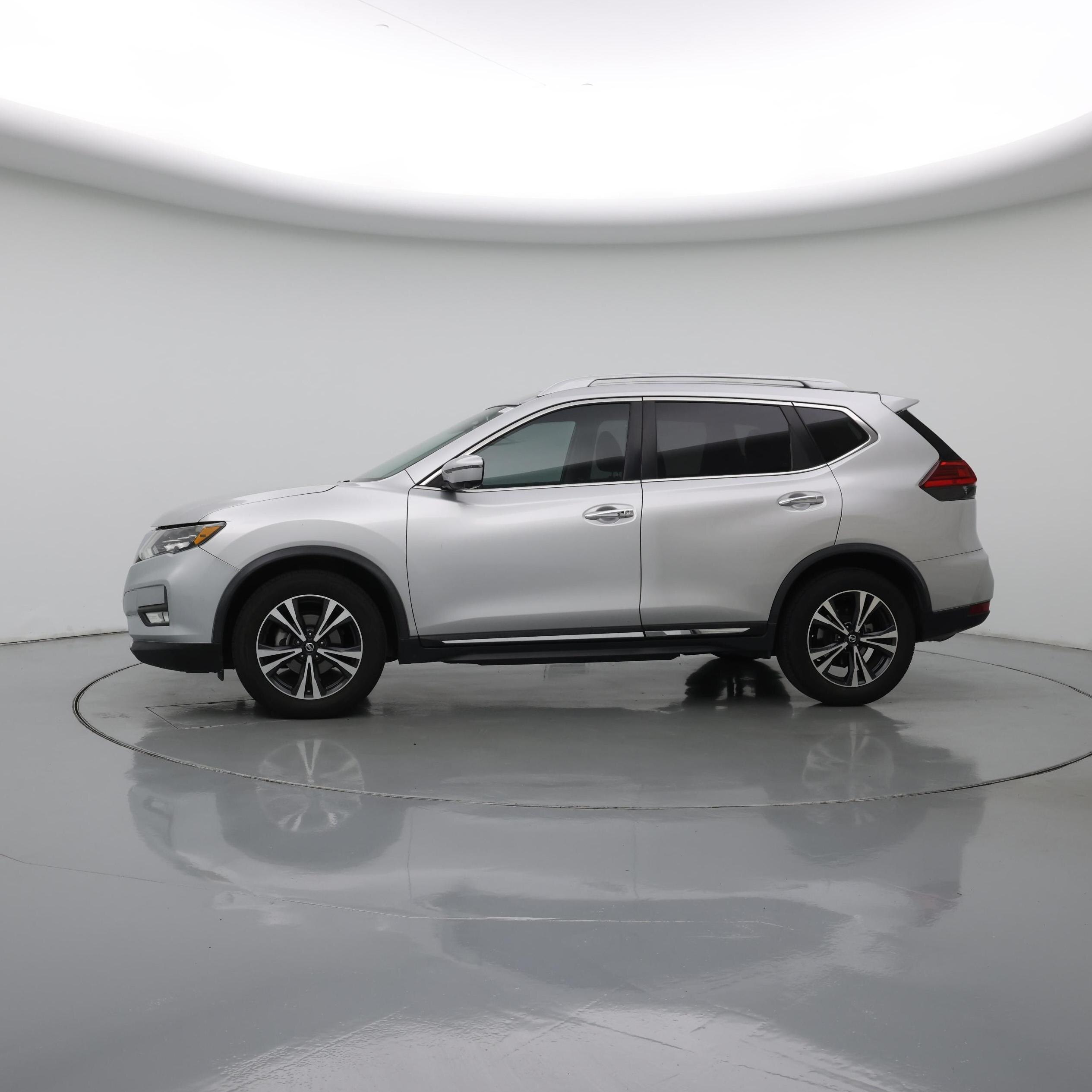 Thumbnail: 2017 Nissan Rogue - 3