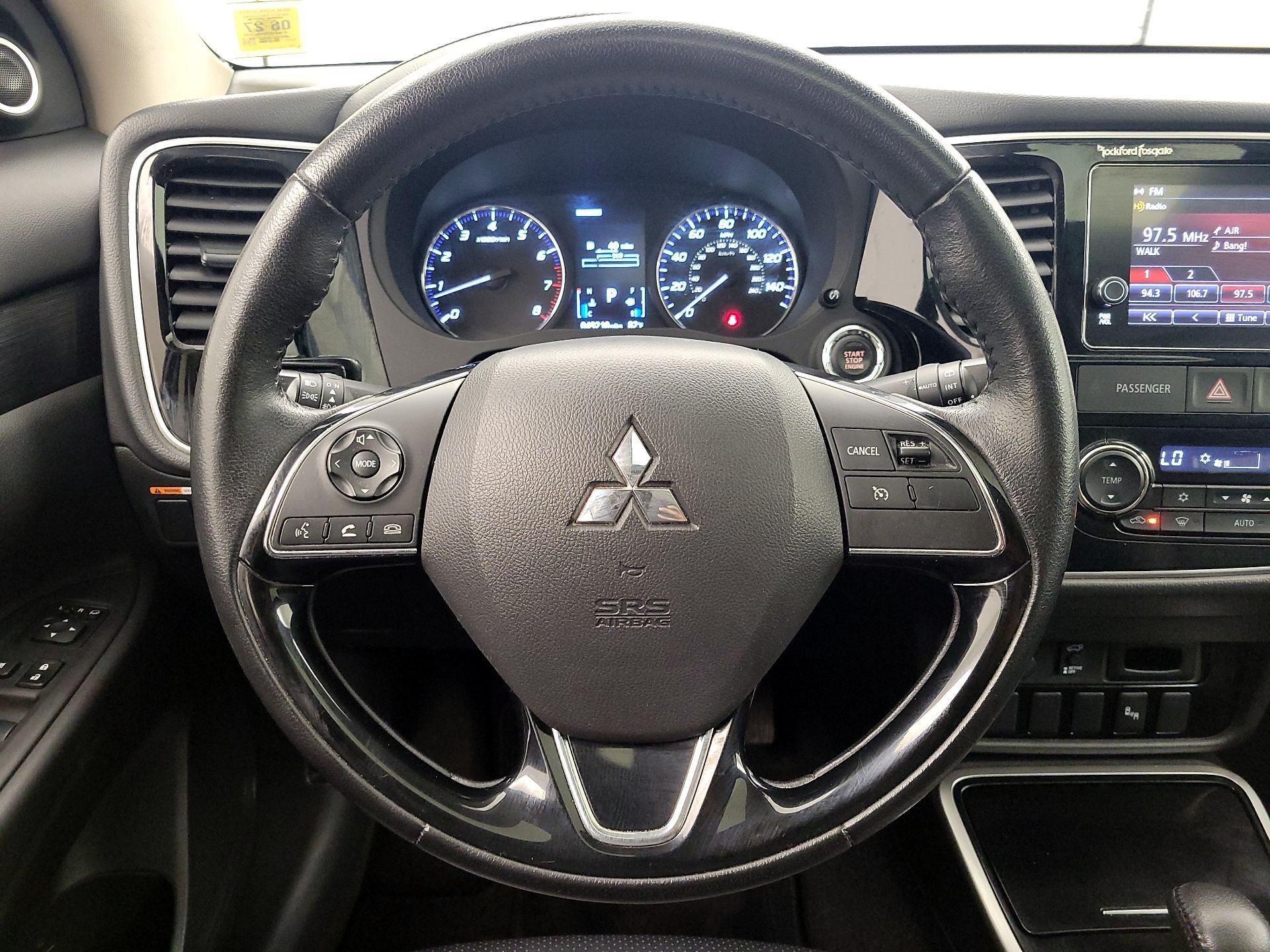 Thumbnail: 2017 Mitsubishi Outlander - 10