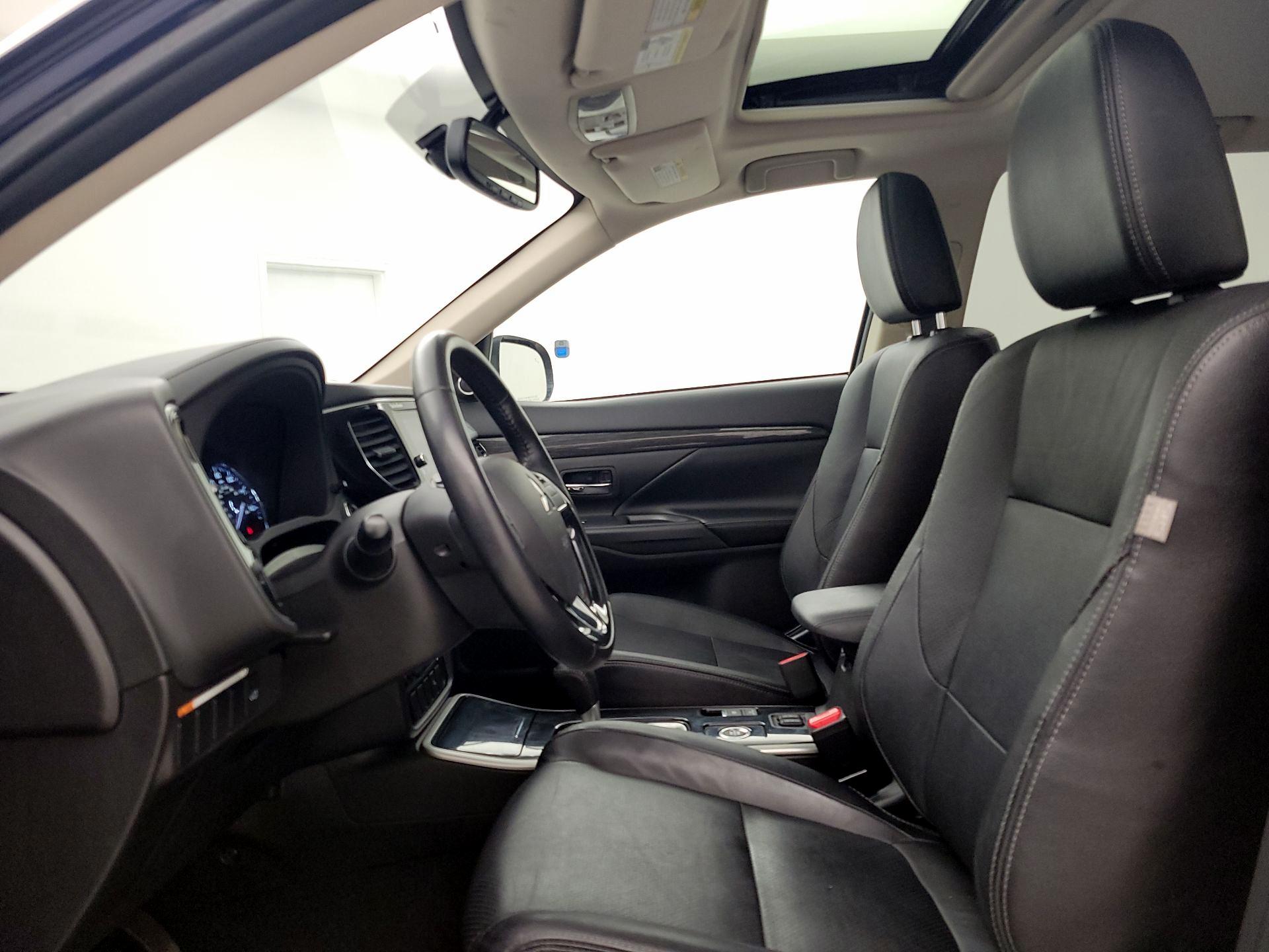 Thumbnail: 2017 Mitsubishi Outlander - 11