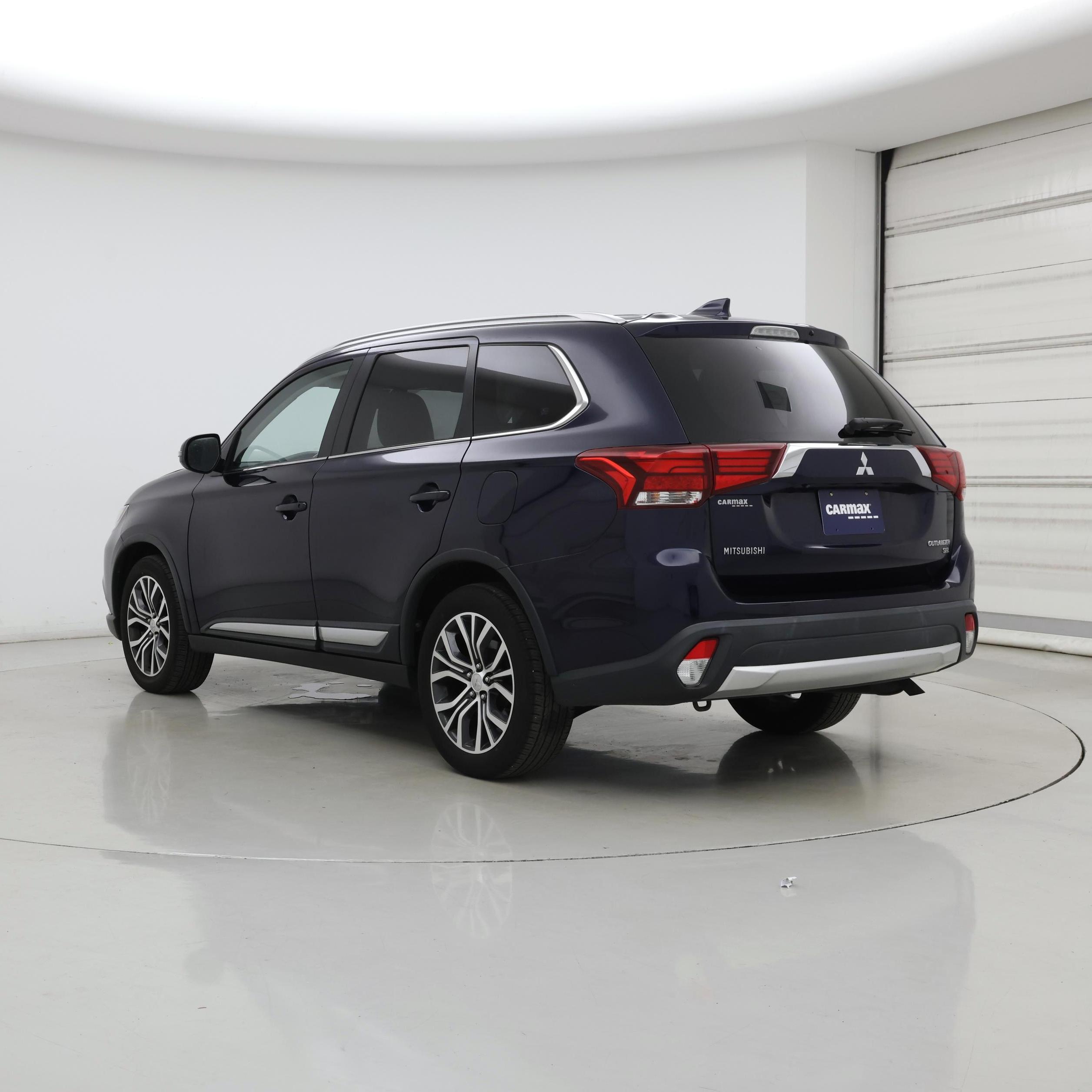 Thumbnail: 2017 Mitsubishi Outlander - 2