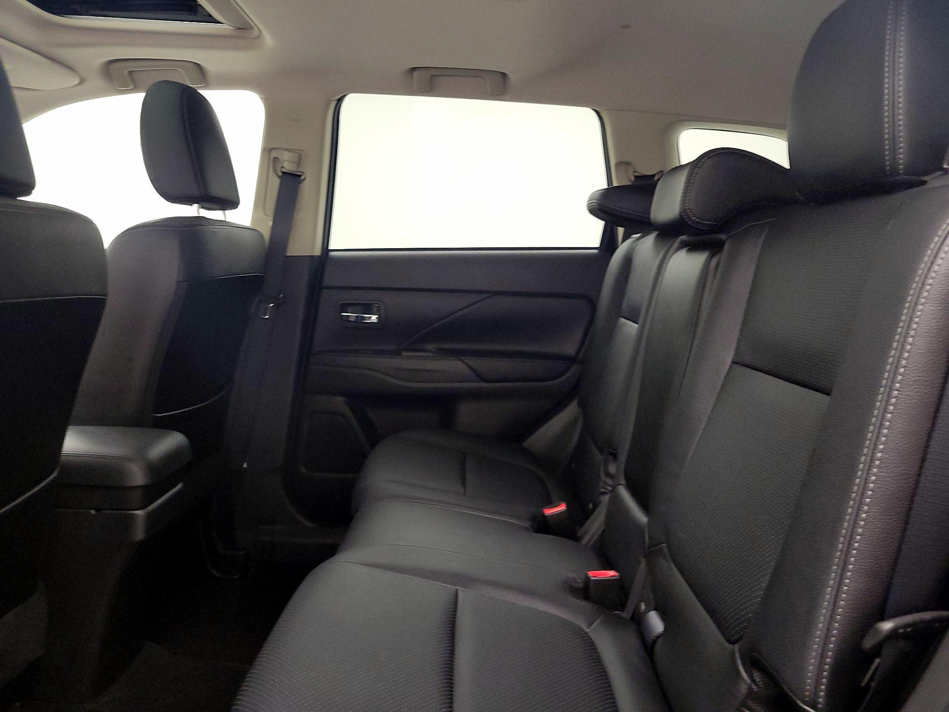 Thumbnail: 2017 Mitsubishi Outlander - 20