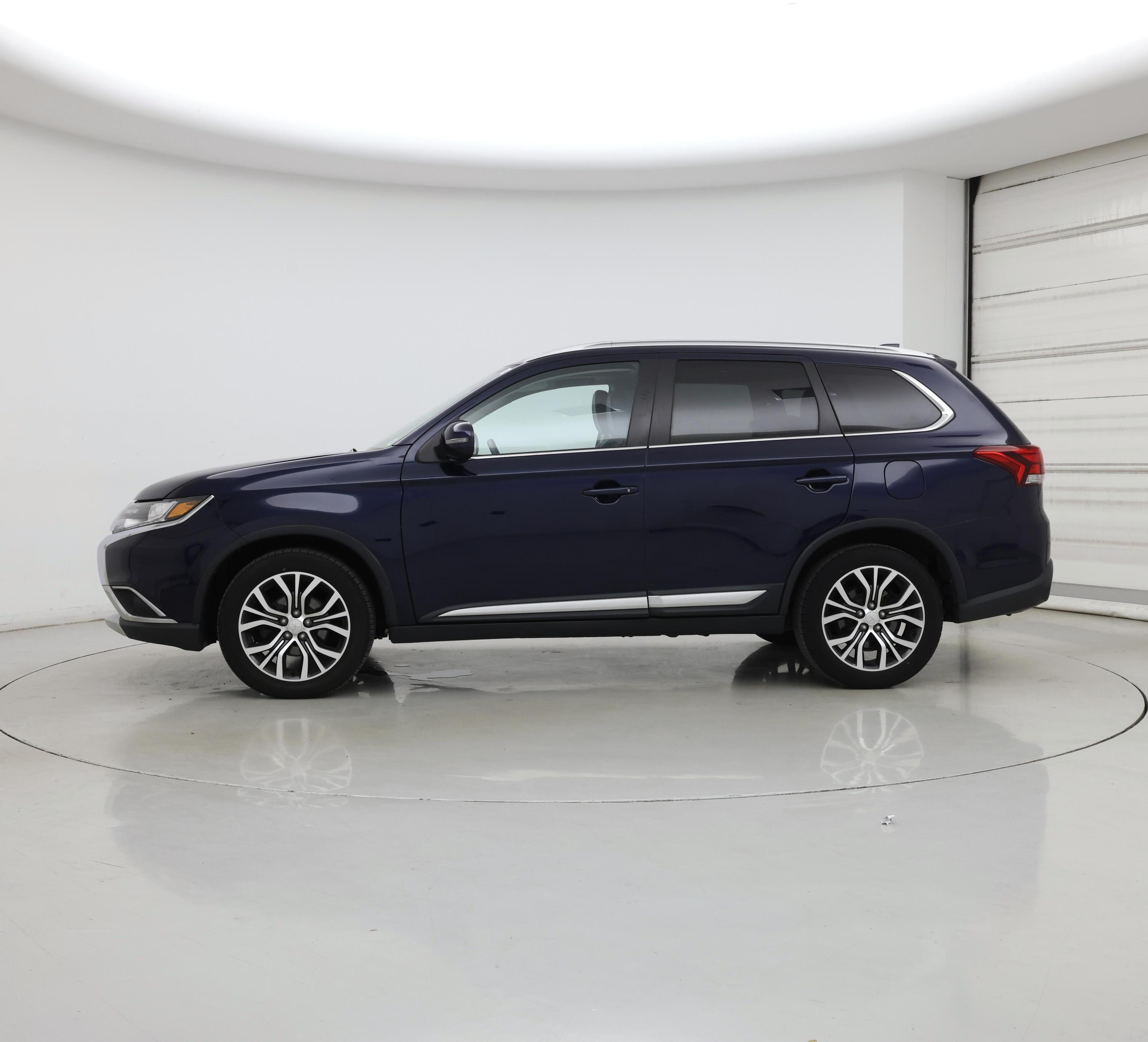 Thumbnail: 2017 Mitsubishi Outlander - 3