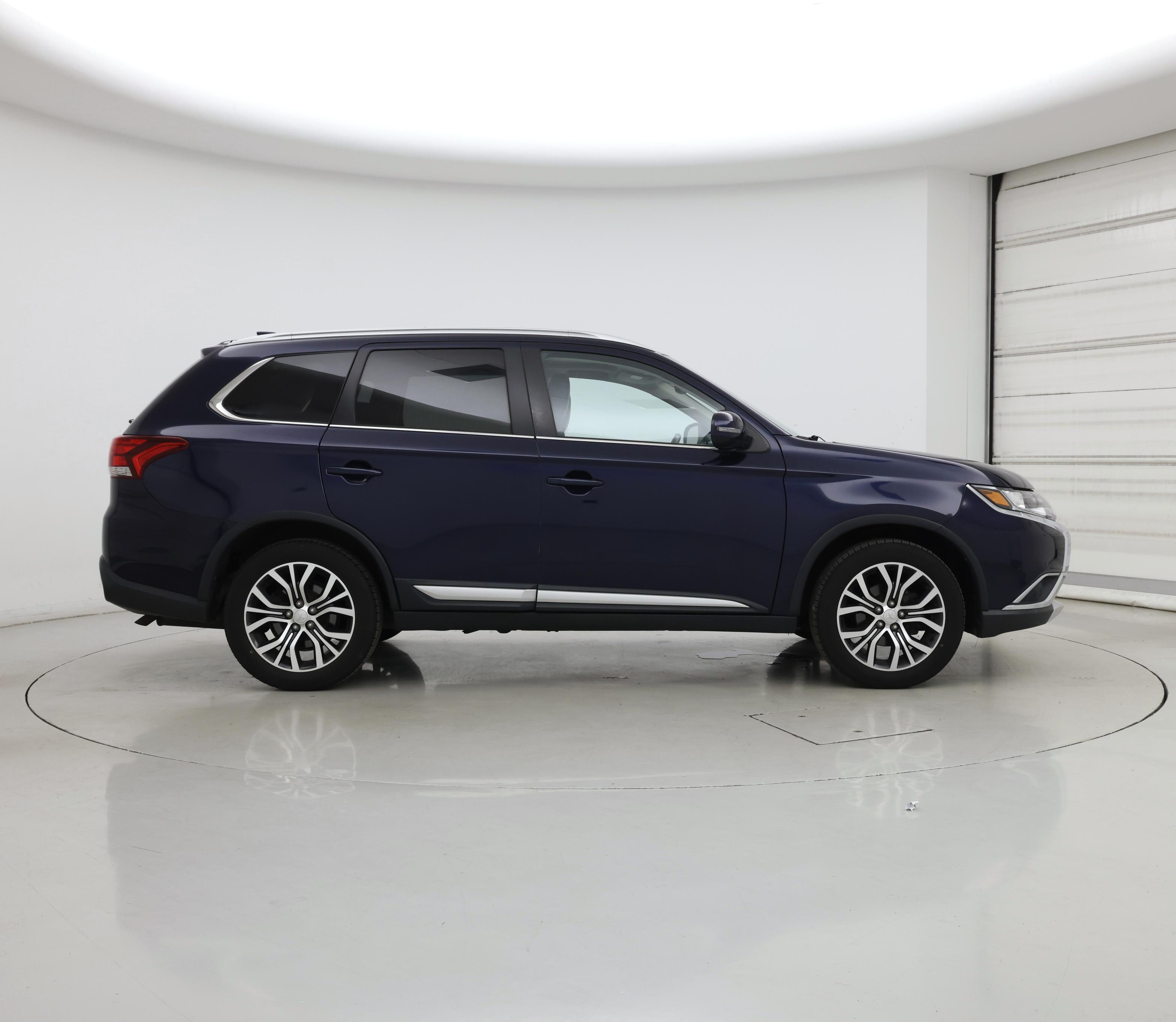 Thumbnail: 2017 Mitsubishi Outlander - 7
