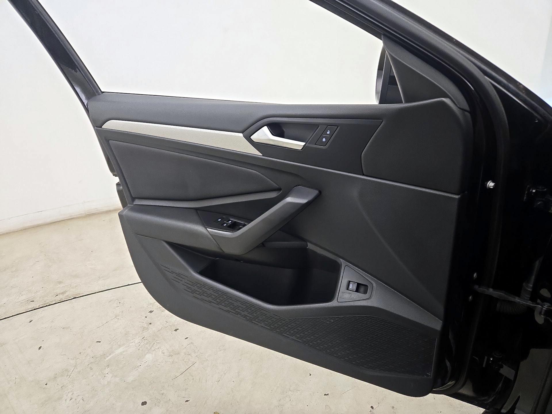 Thumbnail: 2019 Volkswagen Jetta - 12