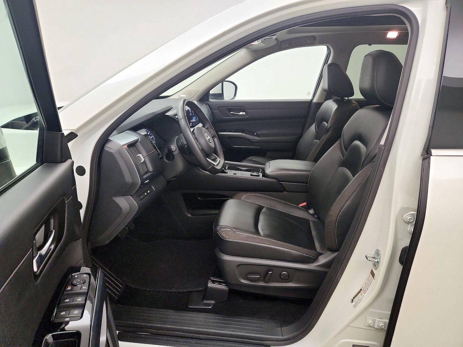 2023 Nissan Pathfinder SL - Photo 12