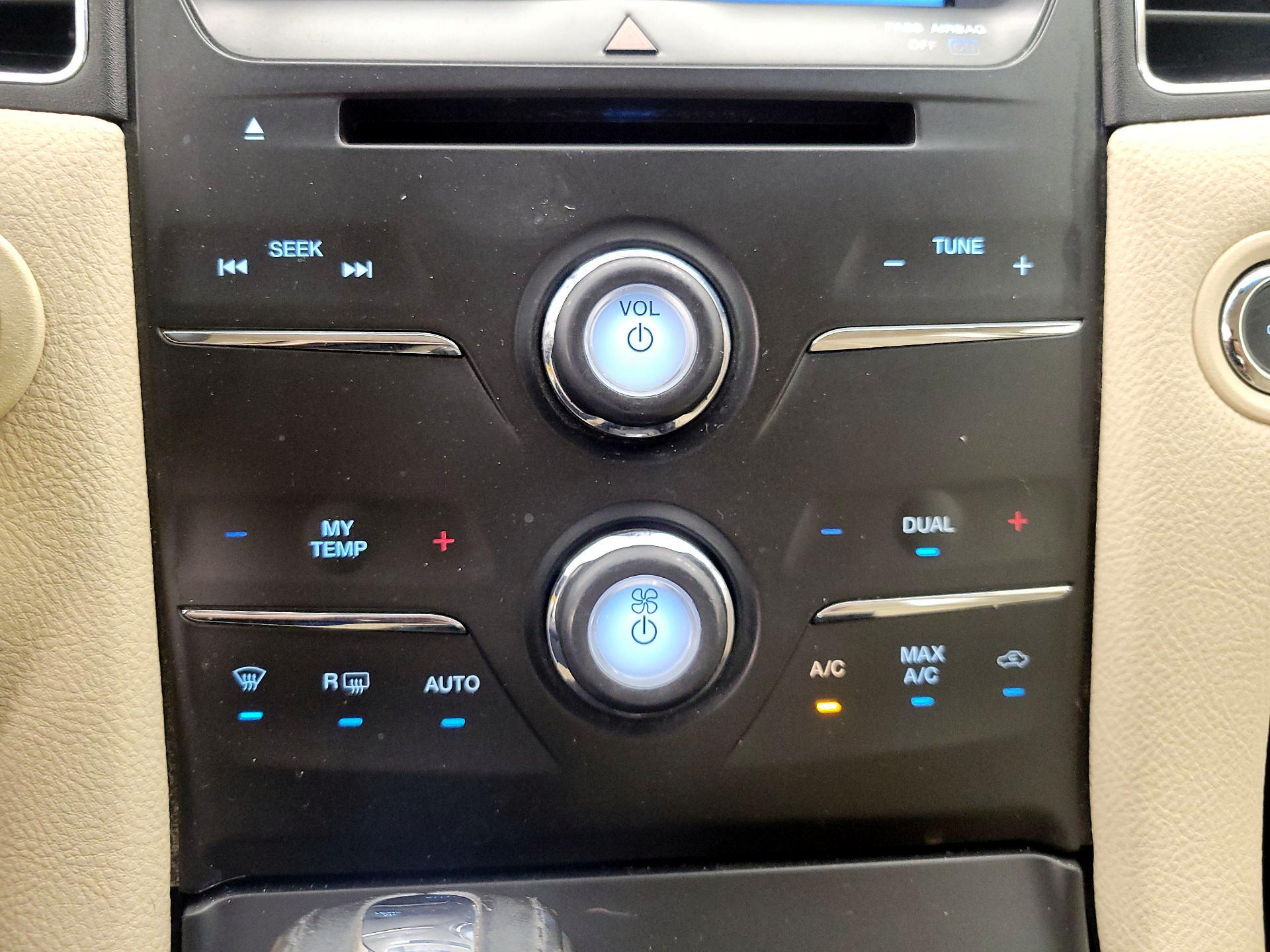 Thumbnail: 2014 Ford Taurus - 17
