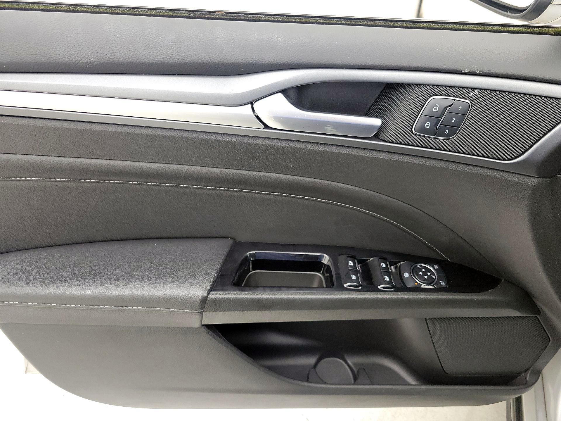 Thumbnail: 2016 Ford Fusion - 12
