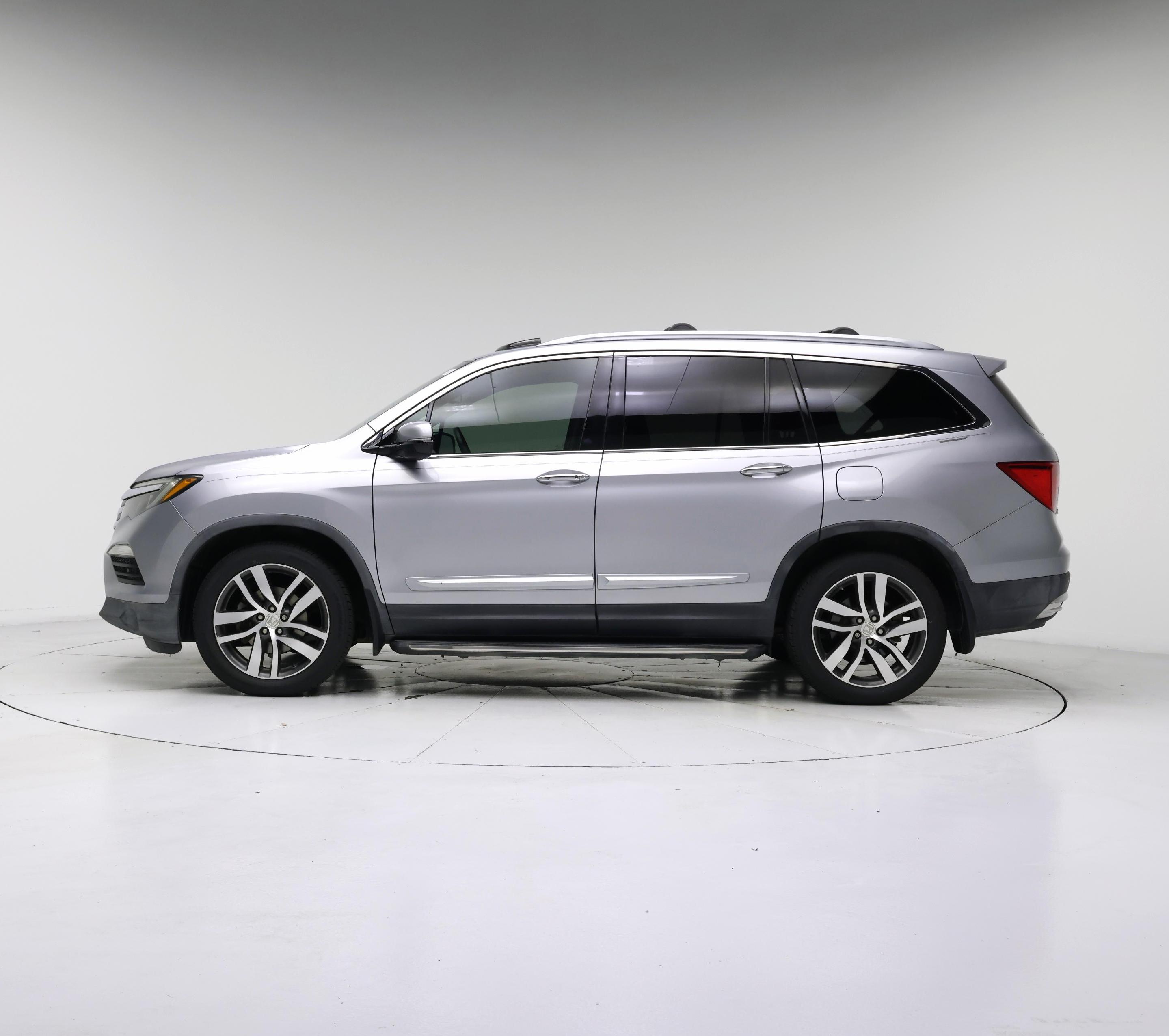 Thumbnail: 2017 Honda Pilot - 3