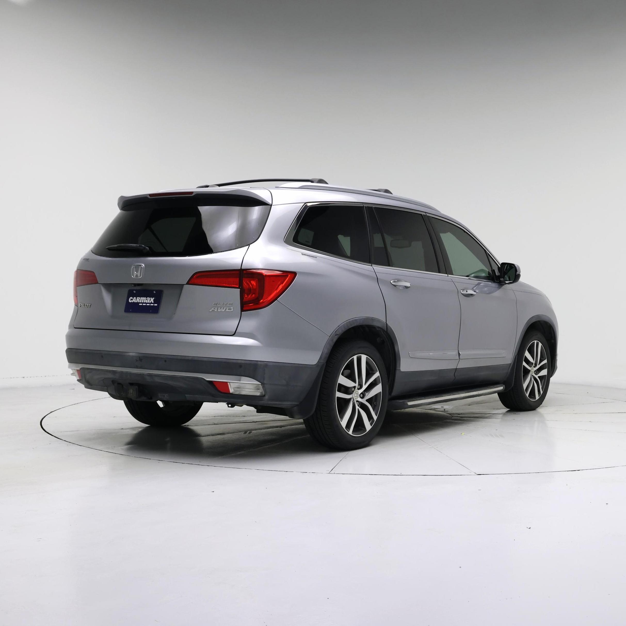 Thumbnail: 2017 Honda Pilot - 8