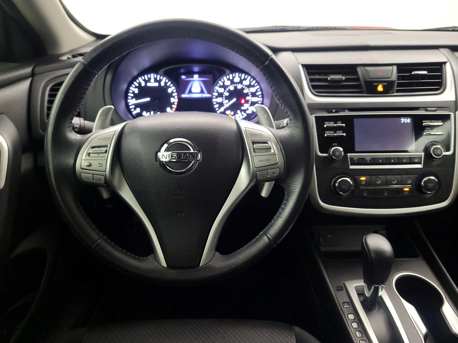 Thumbnail: 2017 Nissan Altima - 10