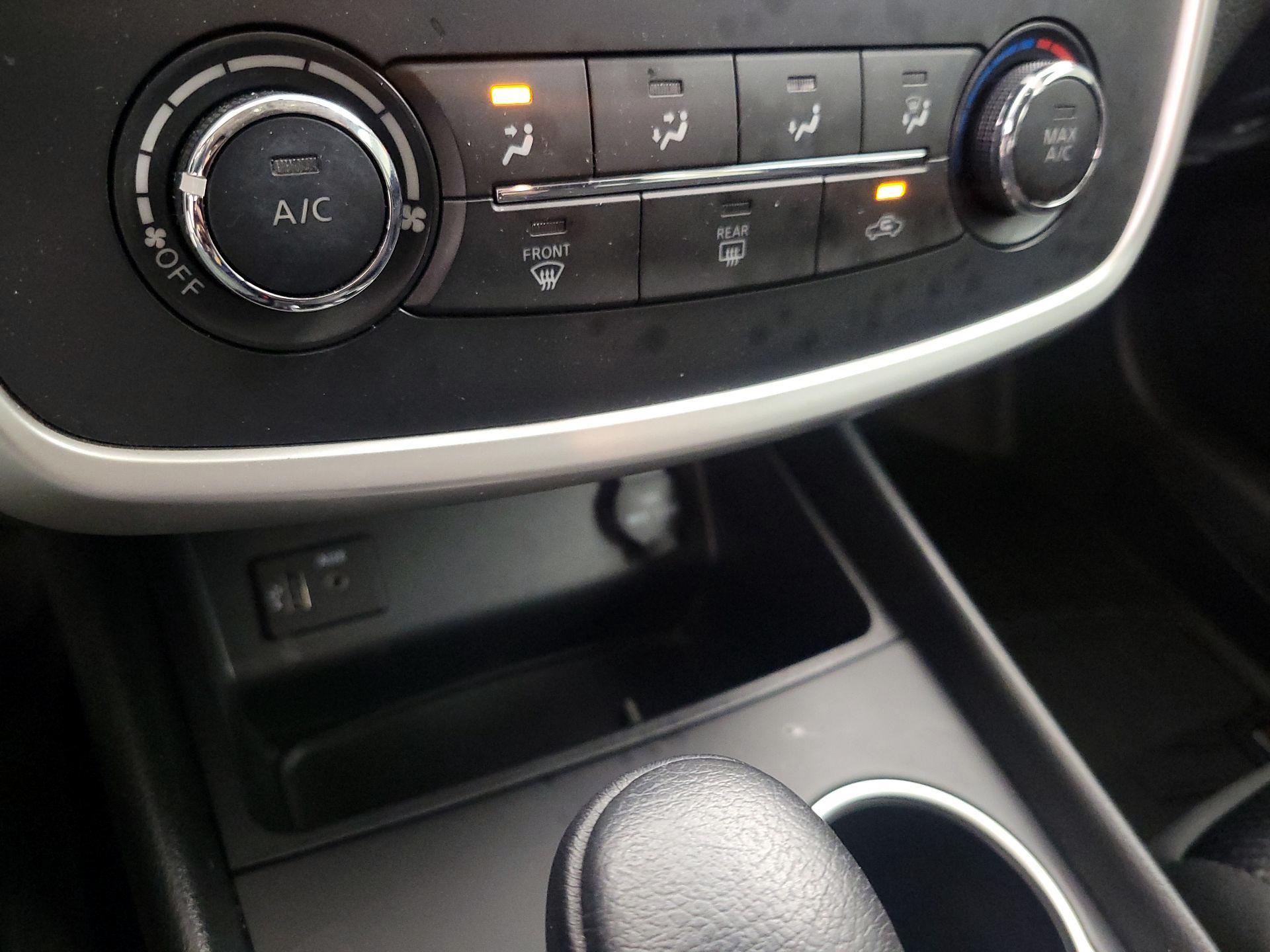 Thumbnail: 2017 Nissan Altima - 16