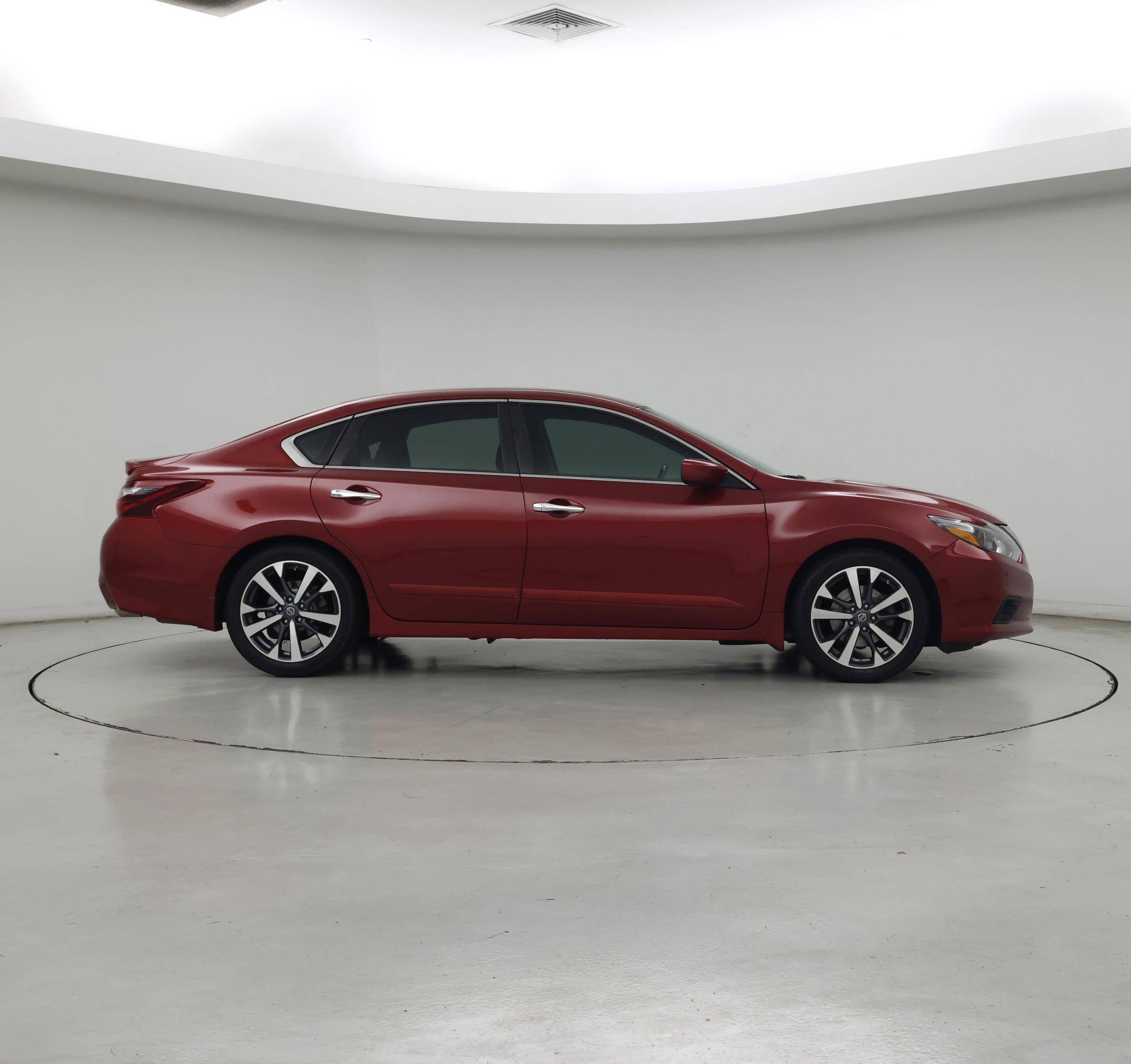 Thumbnail: 2017 Nissan Altima - 7