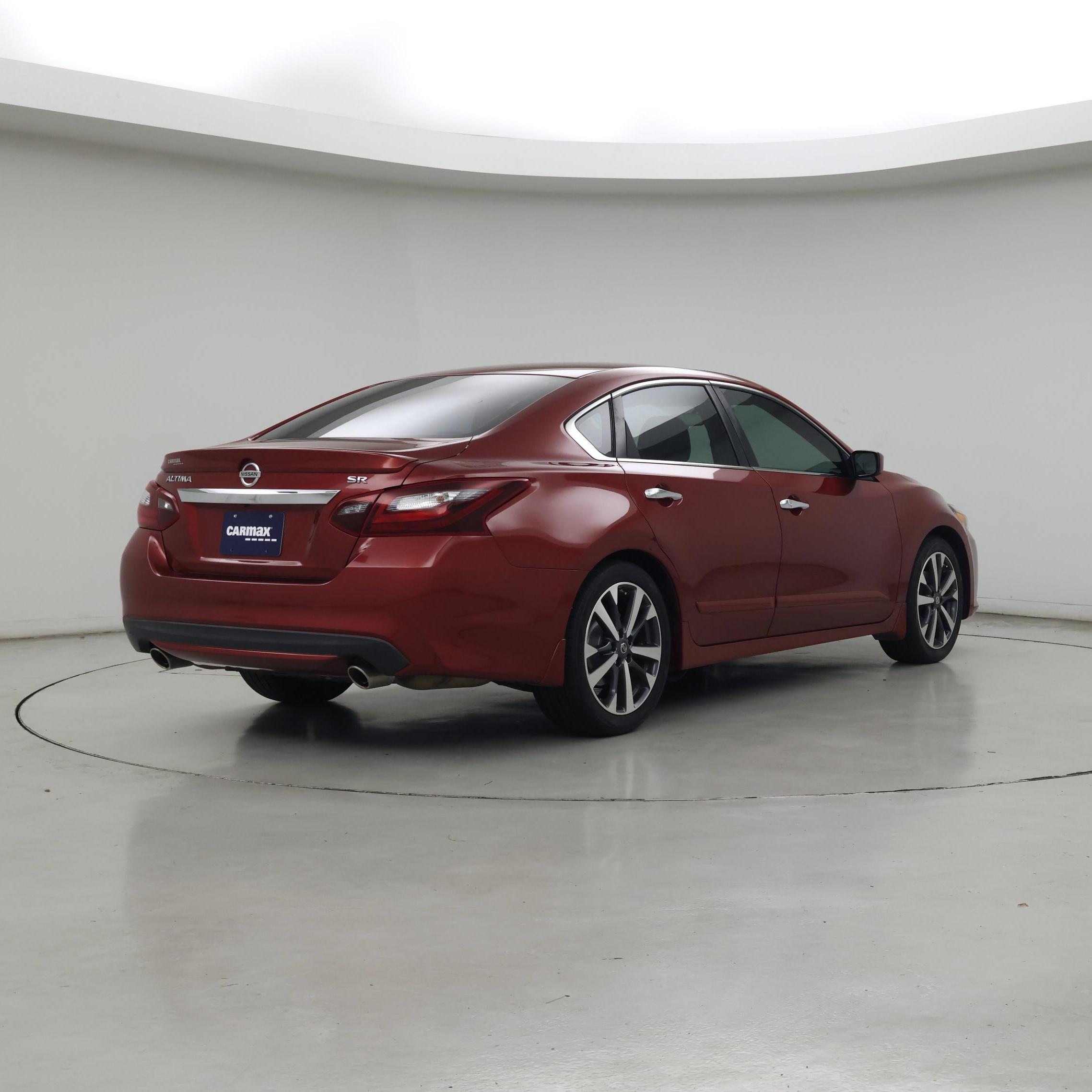 Thumbnail: 2017 Nissan Altima - 8