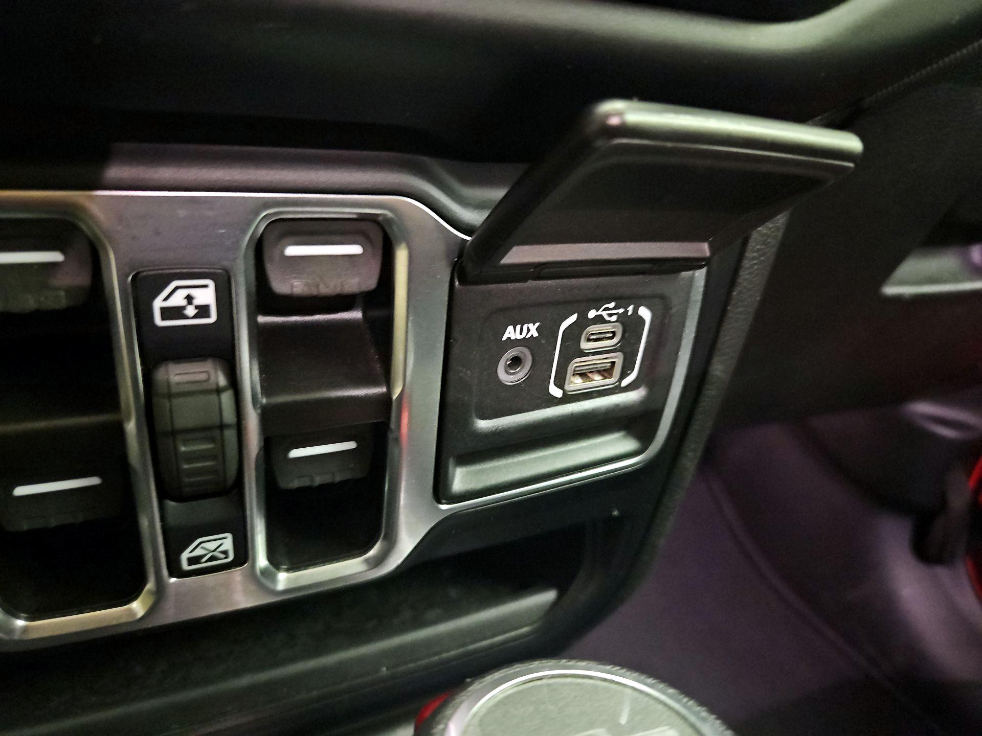 Thumbnail: 2023 Jeep Gladiator - 18