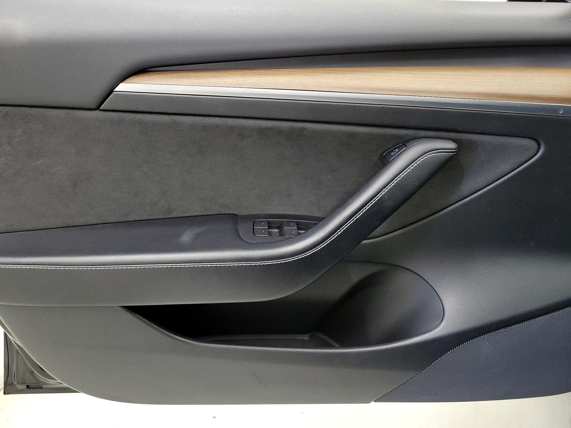 Thumbnail: 2021 Tesla Model 3 - 12