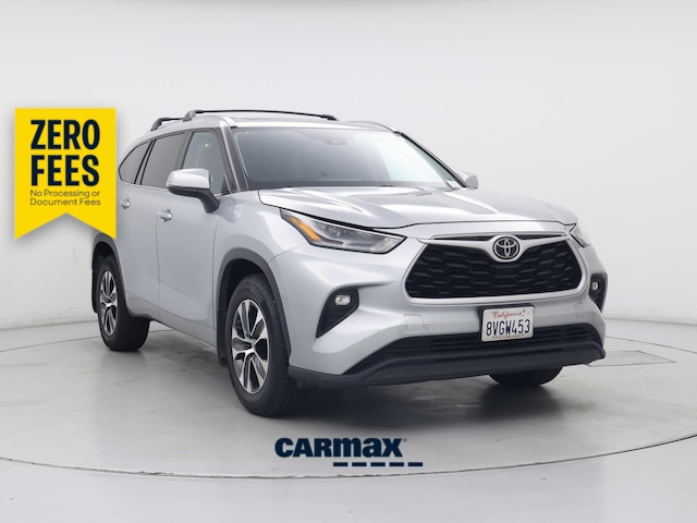 Silver 2021 Toyota Highlander XLE AWD SUV / Crossover All-Wheel Drive Automatic