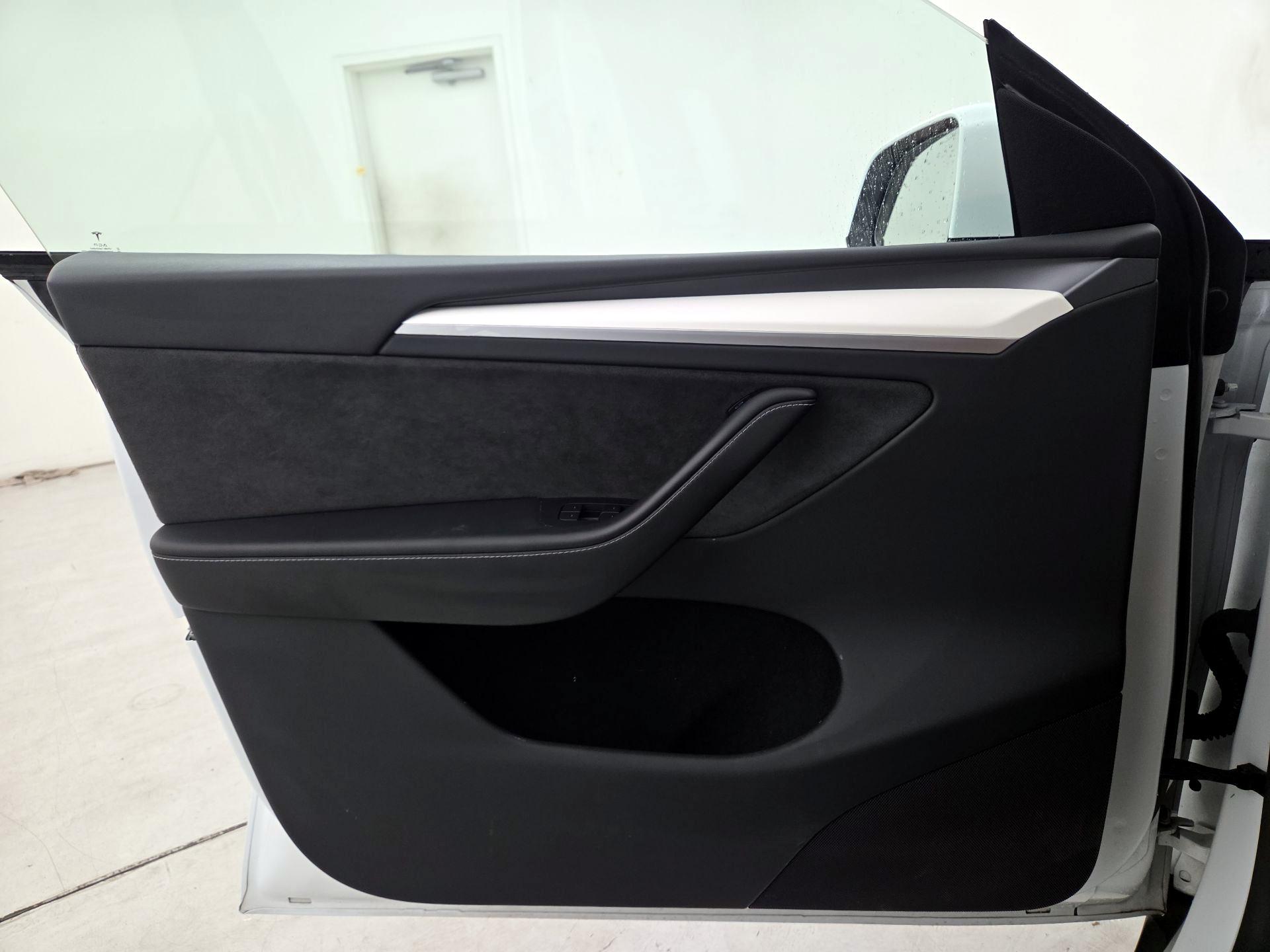Thumbnail: 2023 Tesla Model Y - 12