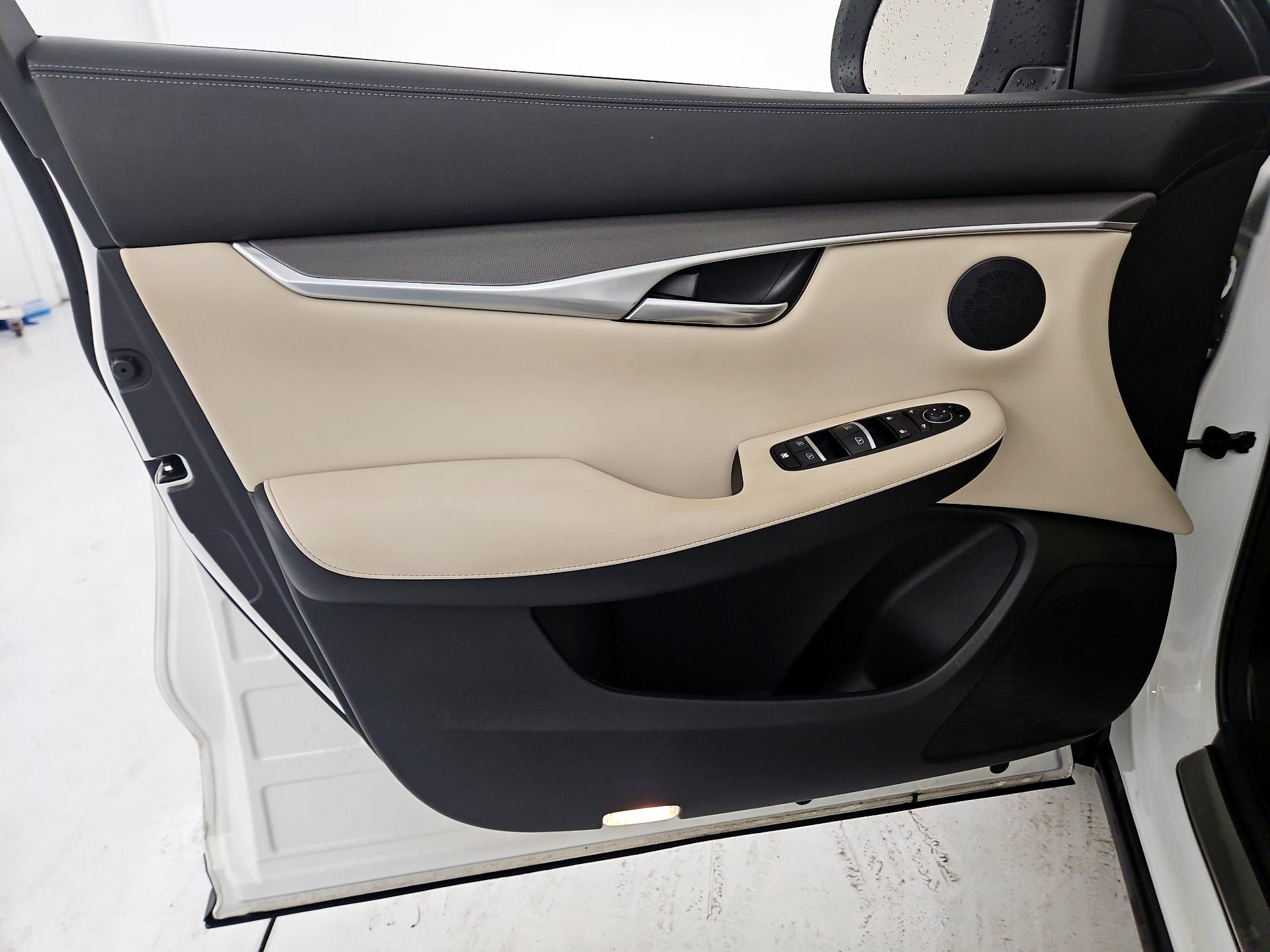 Thumbnail: 2022 INFINITI QX50 - 10
