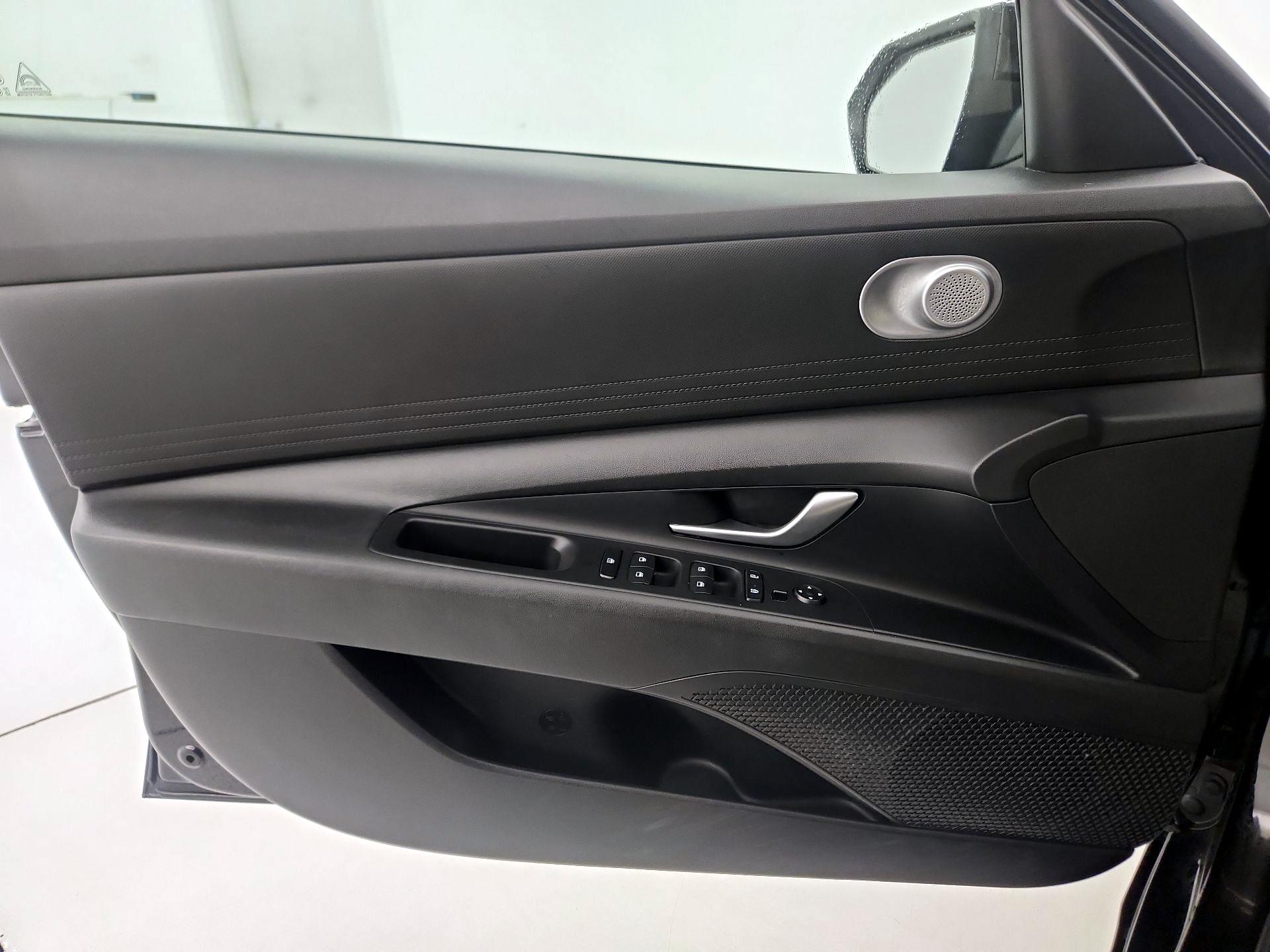 Thumbnail: 2022 Hyundai Elantra - 12