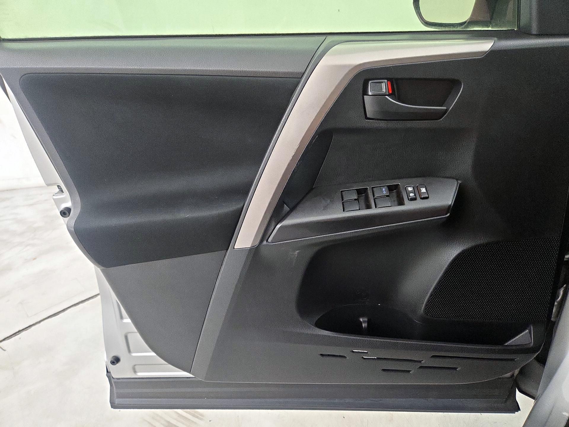 Thumbnail: 2018 Toyota RAV4 - 12