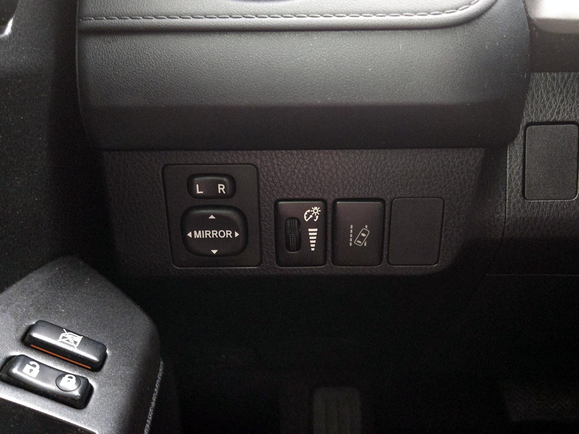 Thumbnail: 2018 Toyota RAV4 - 13