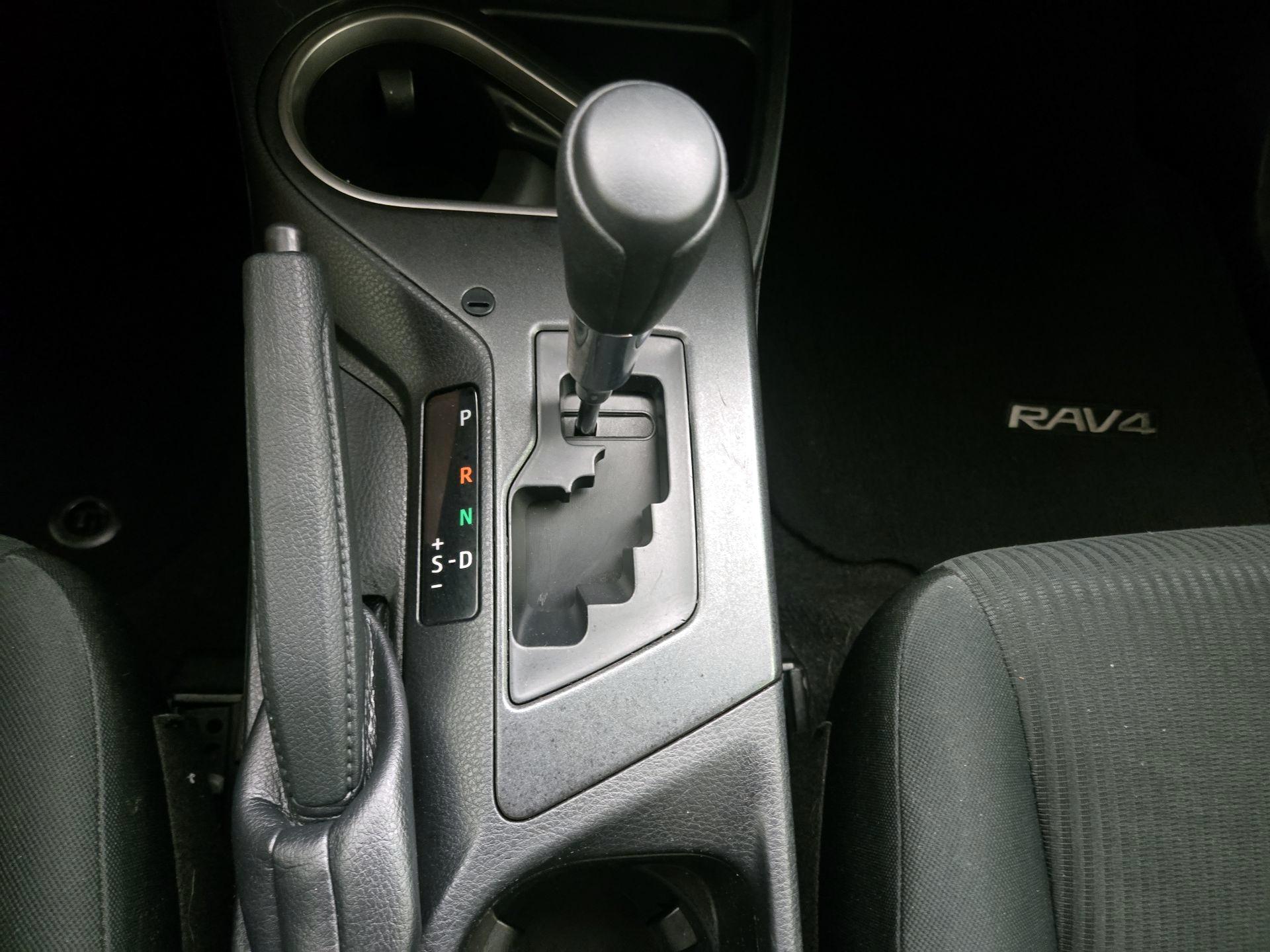 Thumbnail: 2018 Toyota RAV4 - 17