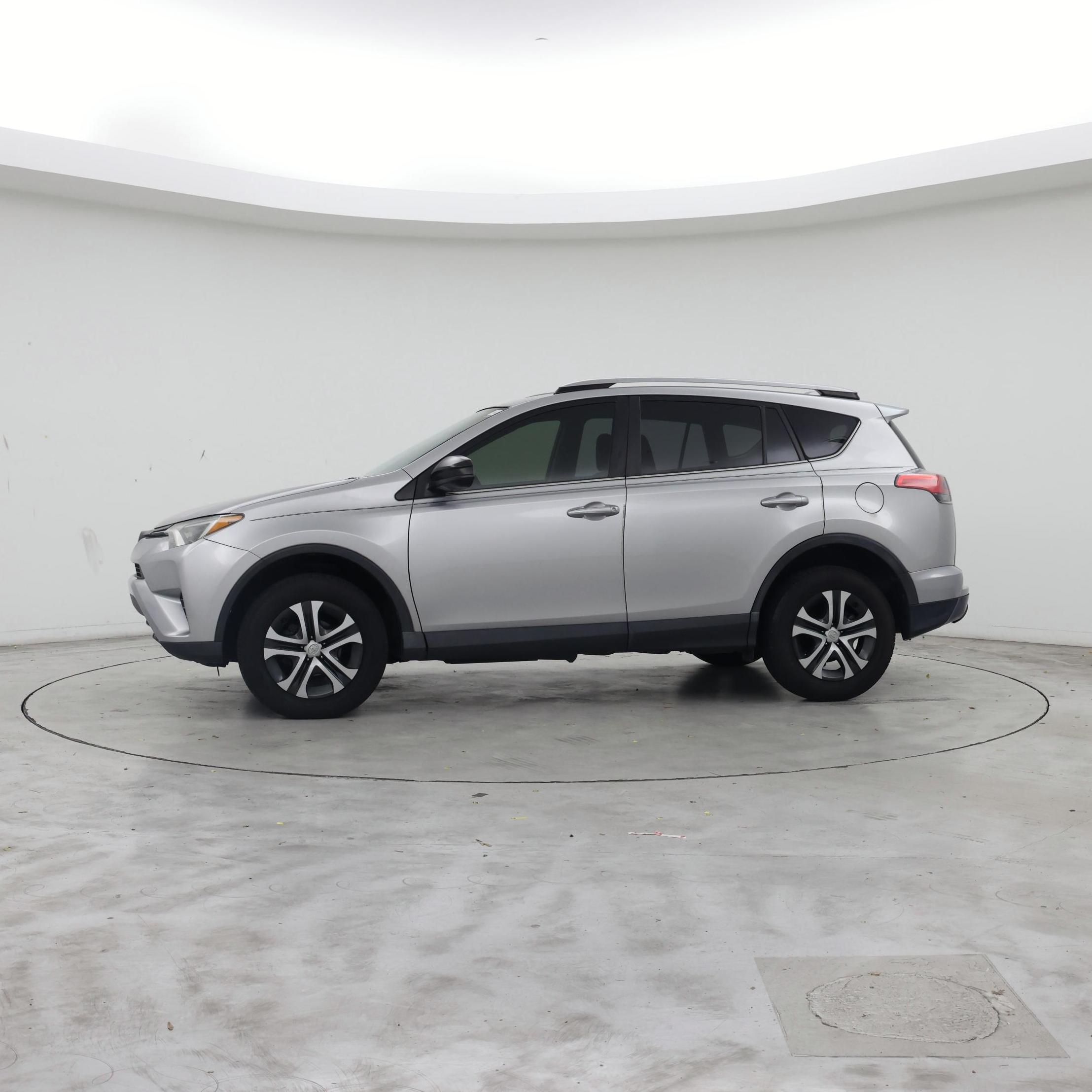 Thumbnail: 2018 Toyota RAV4 - 3