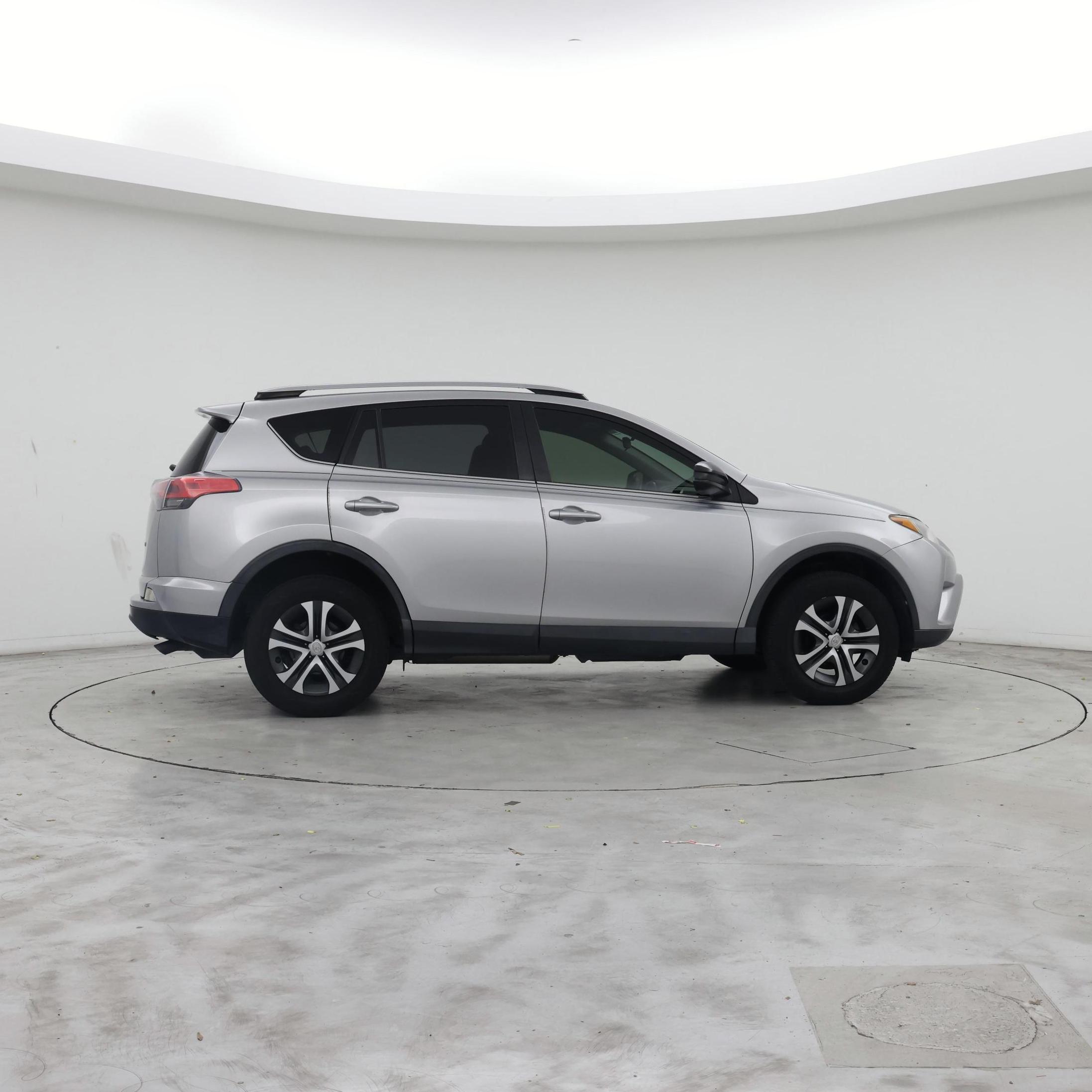 Thumbnail: 2018 Toyota RAV4 - 7
