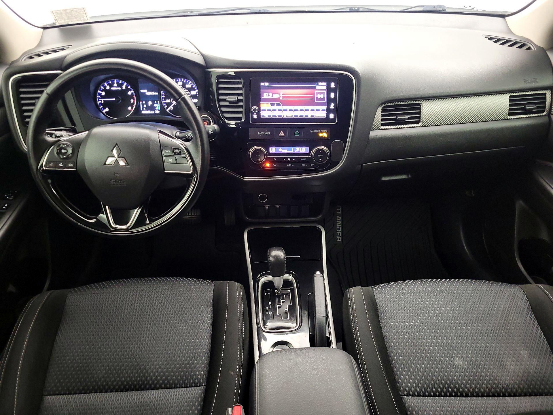 Thumbnail: 2017 Mitsubishi Outlander - 9
