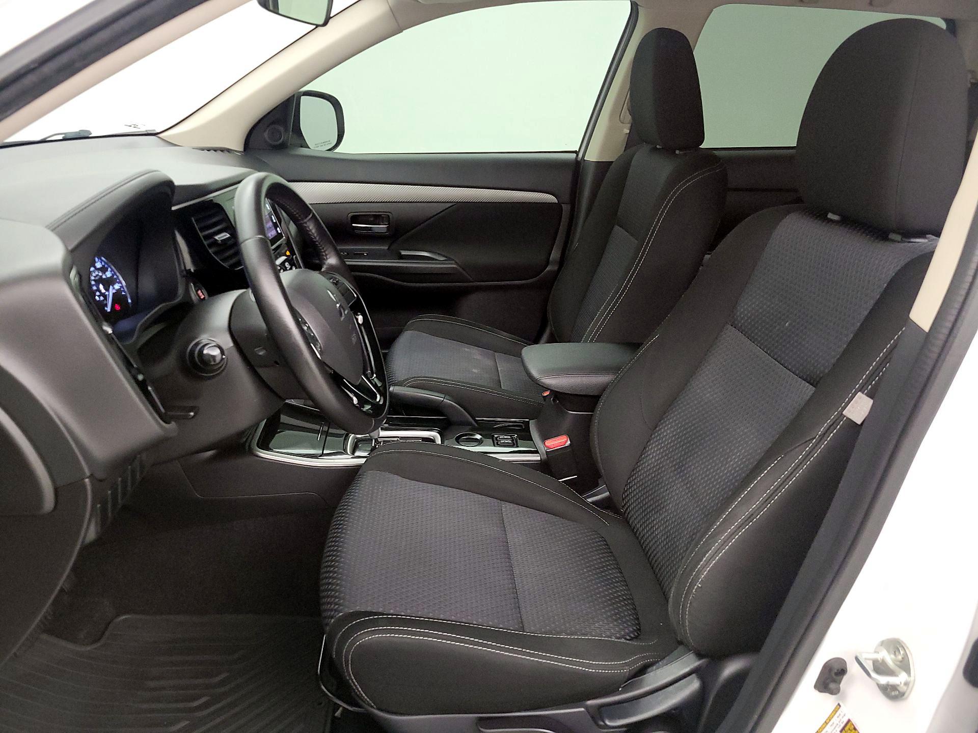 Thumbnail: 2017 Mitsubishi Outlander - 11