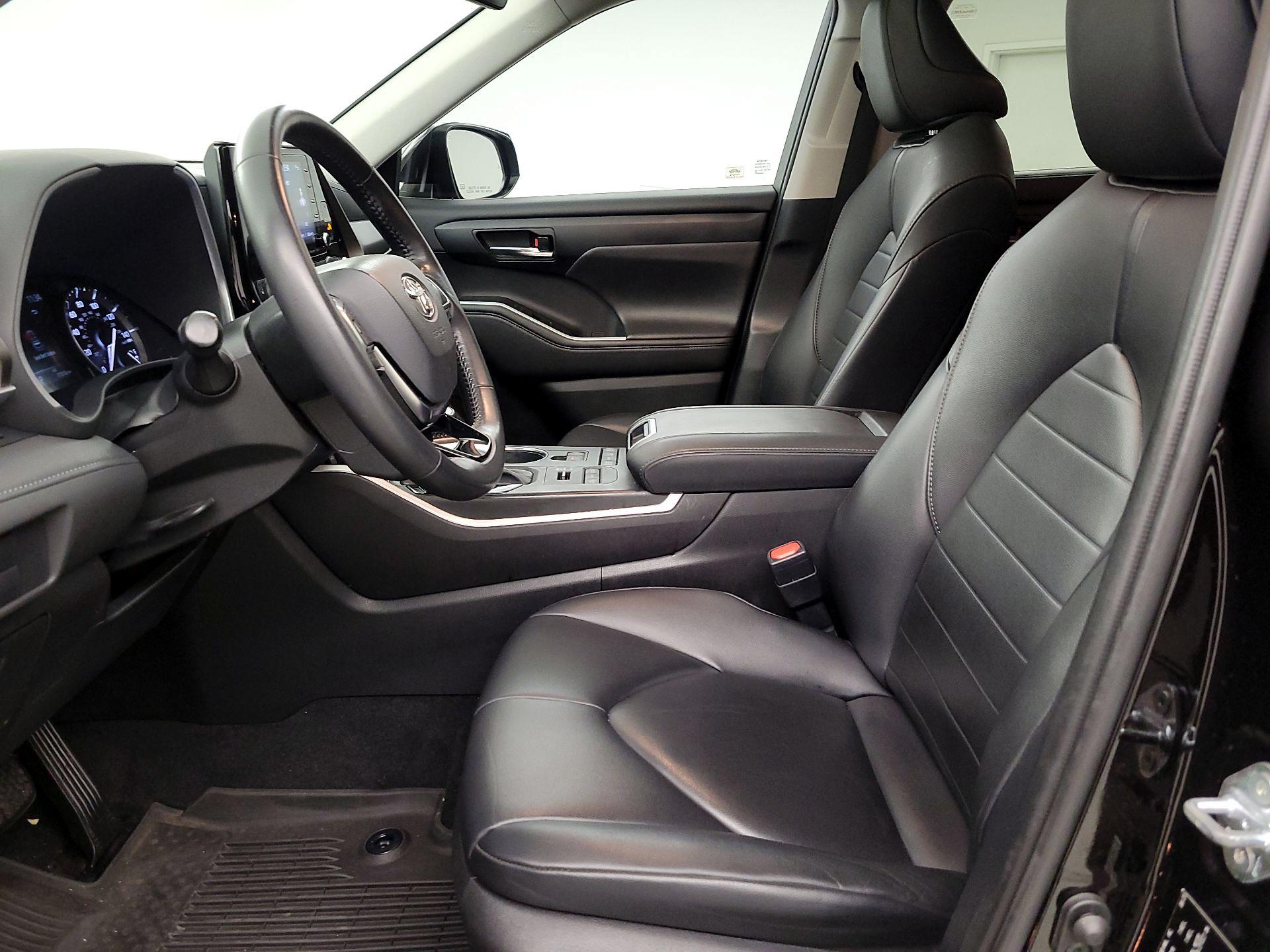 Thumbnail: 2020 Toyota Highlander - 11