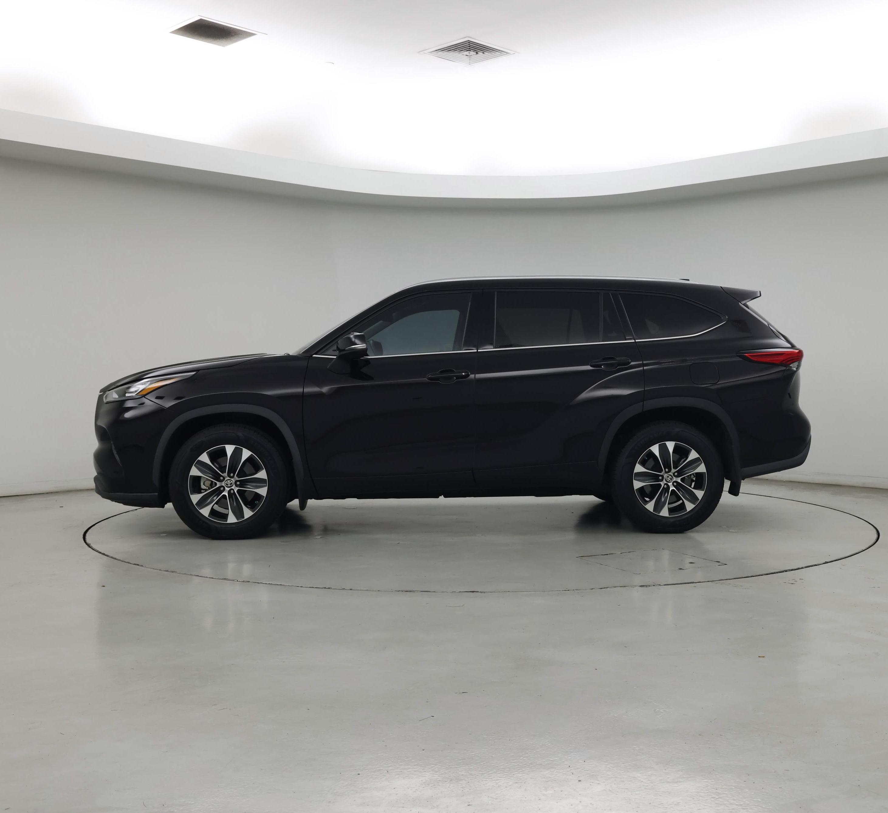 Thumbnail: 2020 Toyota Highlander - 3