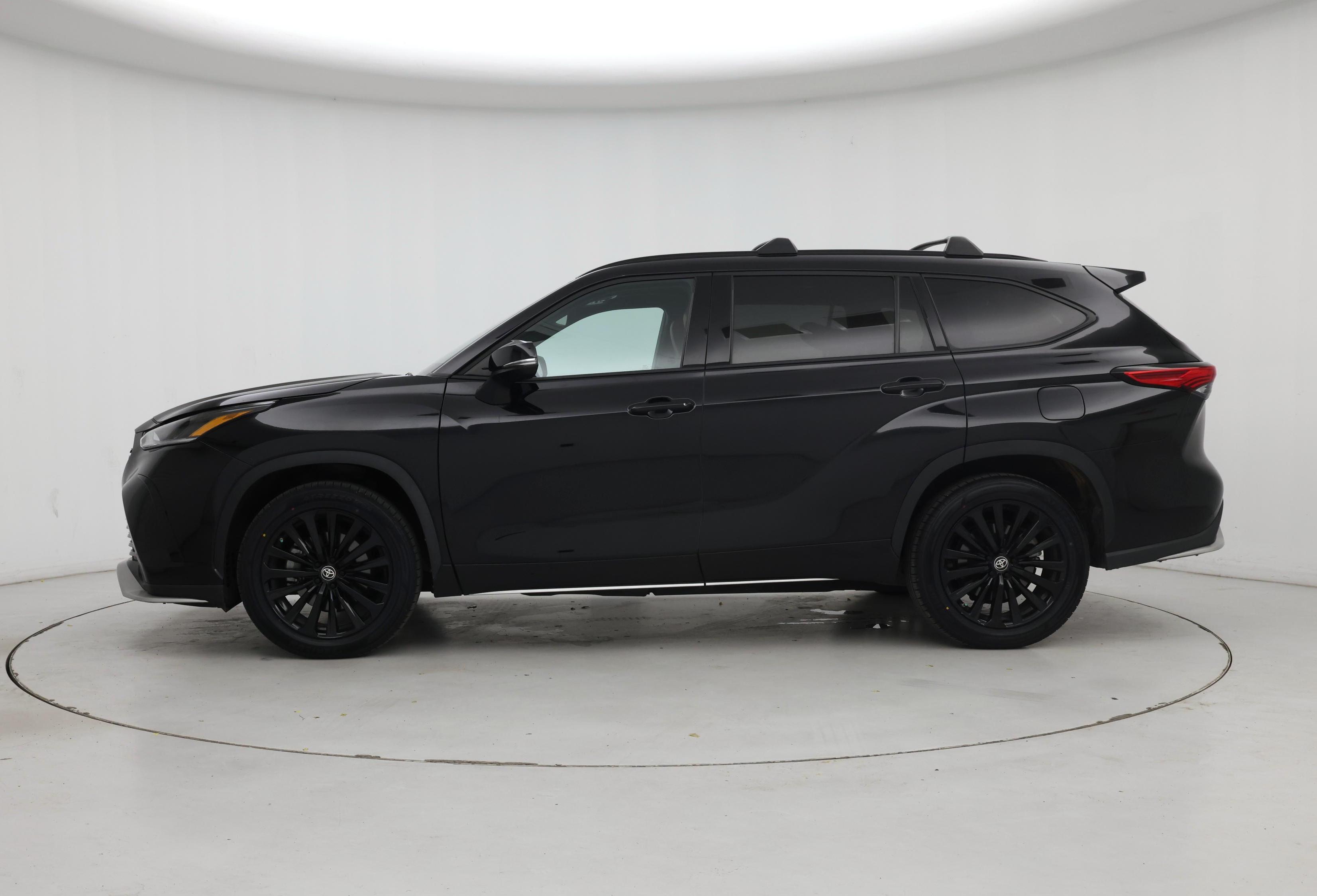 Thumbnail: 2023 Toyota Highlander - 3