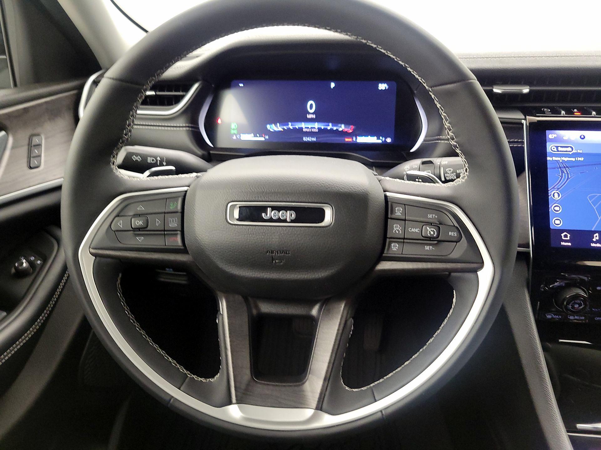 Thumbnail: 2023 Jeep Grand Cherokee - 10