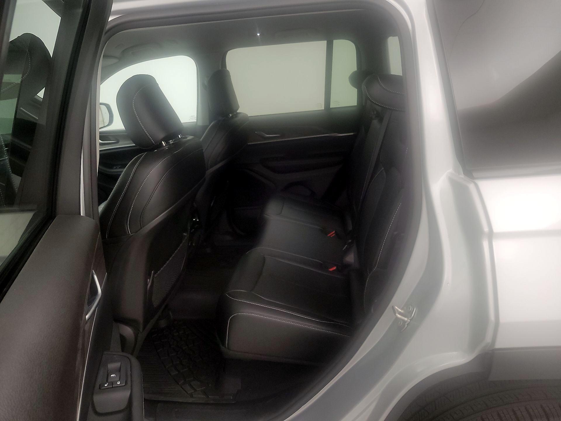 Thumbnail: 2023 Jeep Grand Cherokee - 20