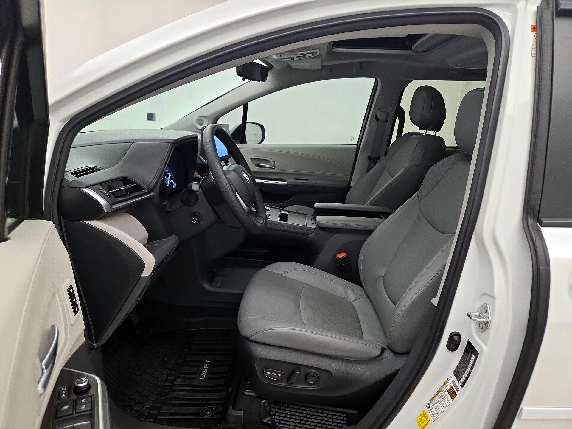 Thumbnail: 2024 Toyota Sienna - 11