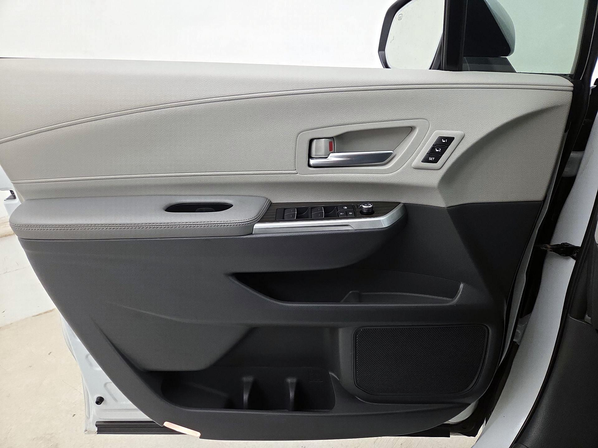 Thumbnail: 2024 Toyota Sienna - 12