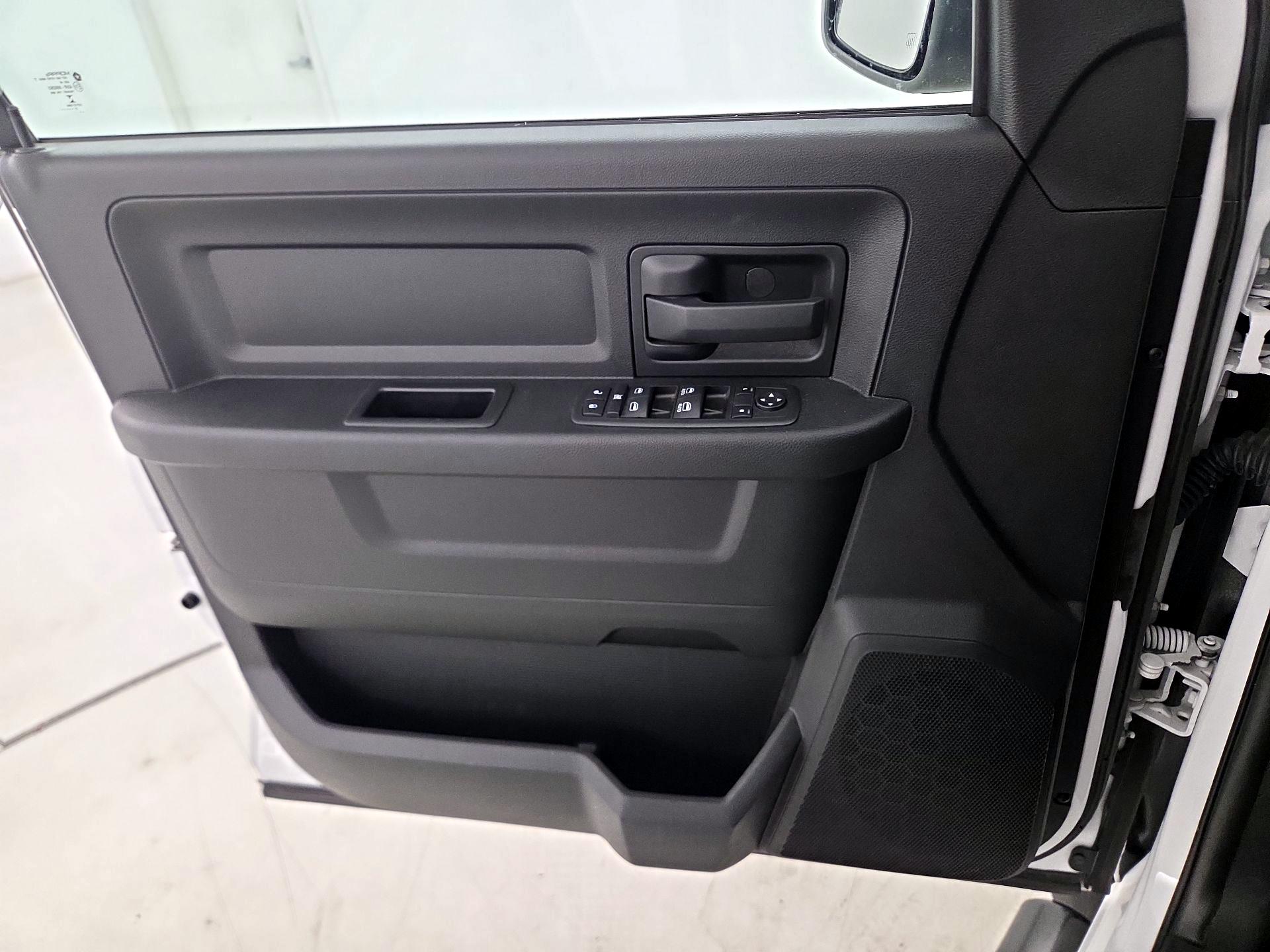 Thumbnail: 2021 RAM 1500 Classic - 12