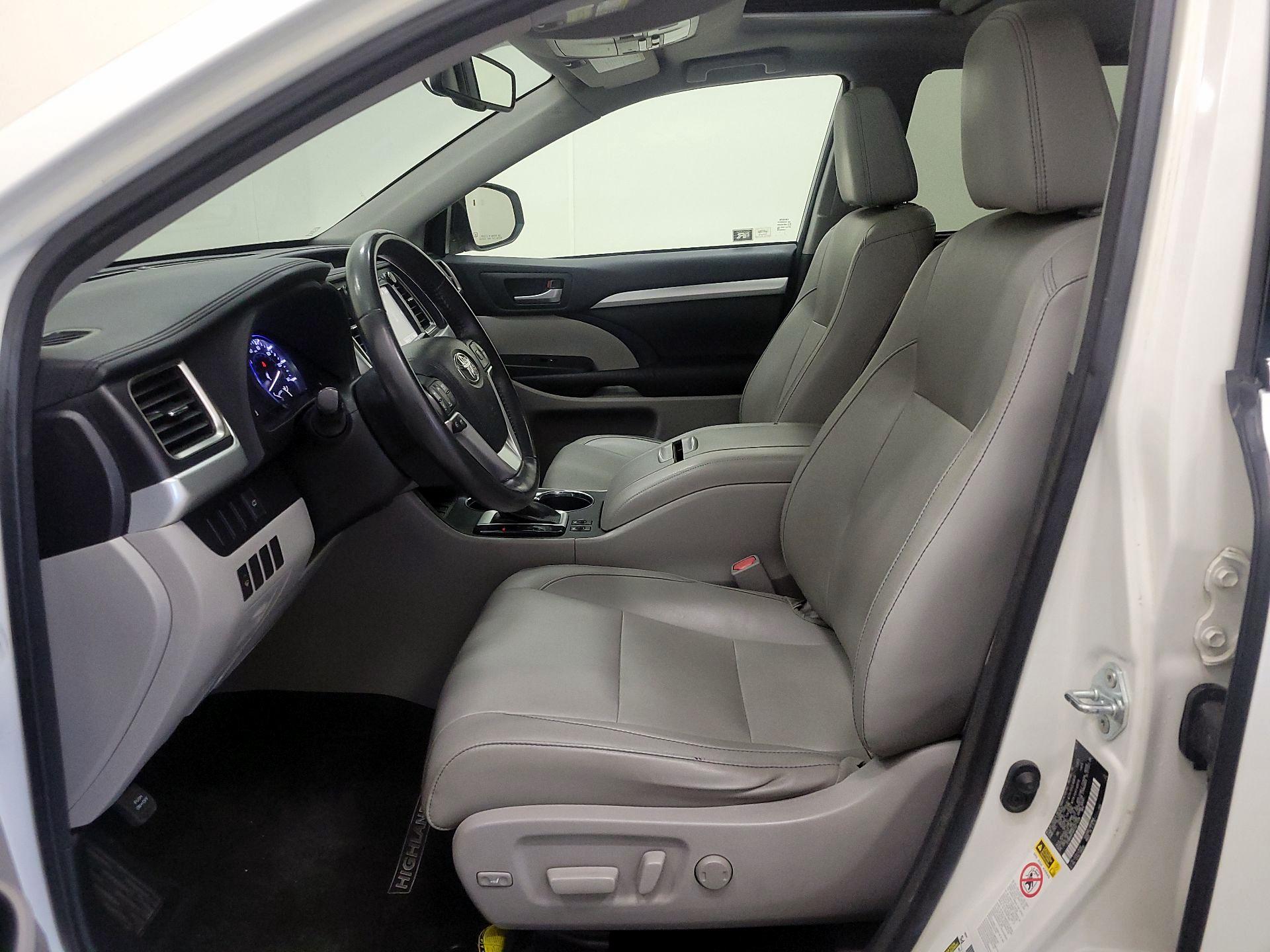 Thumbnail: 2015 Toyota Highlander - 11